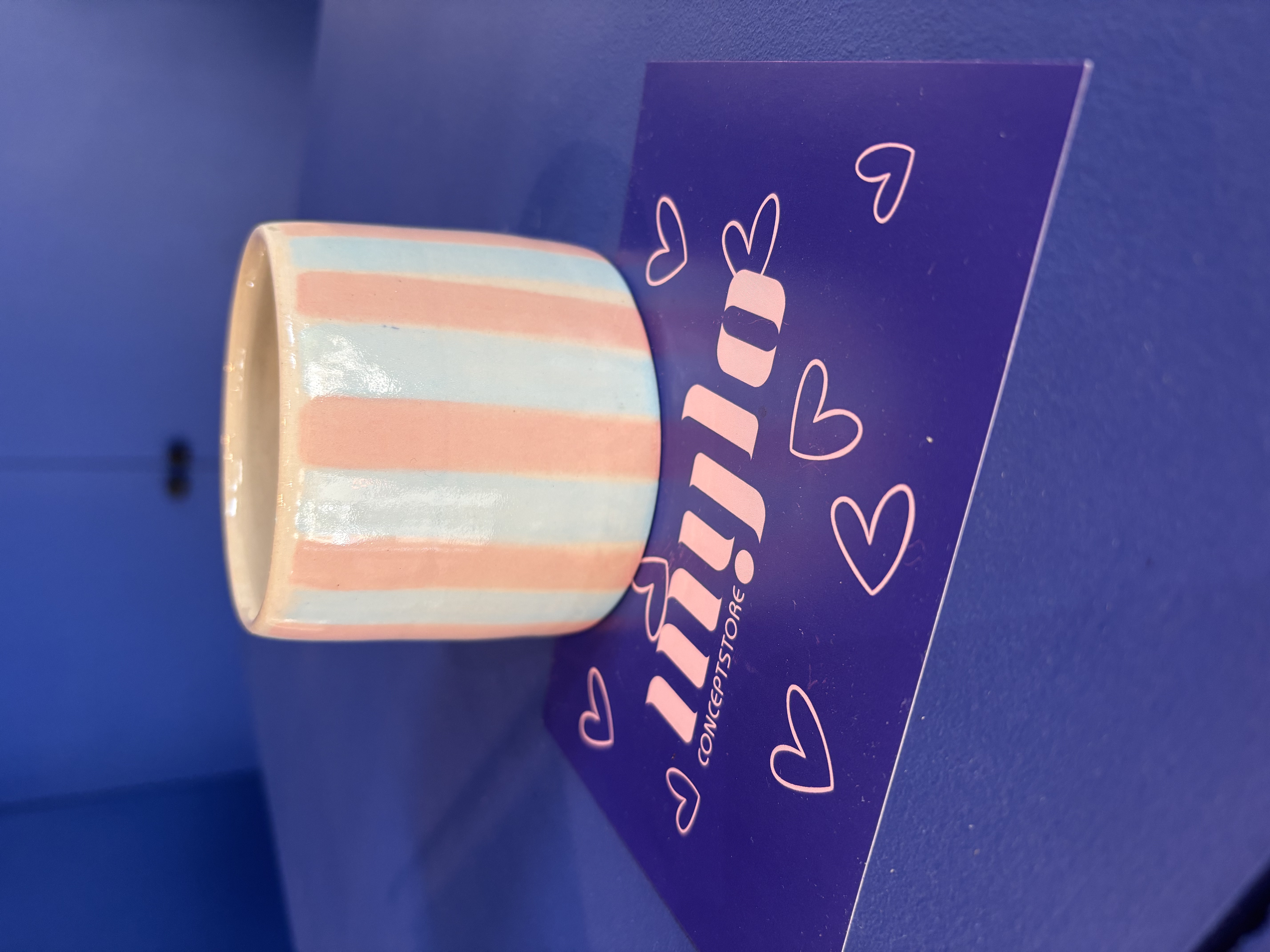 Tasse en céramique rose et bleu