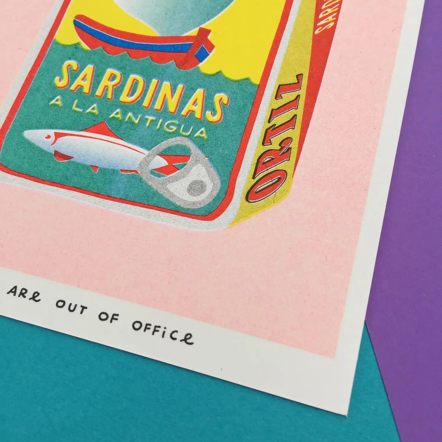 Tirage risographique d'une boîte pleine de sardines