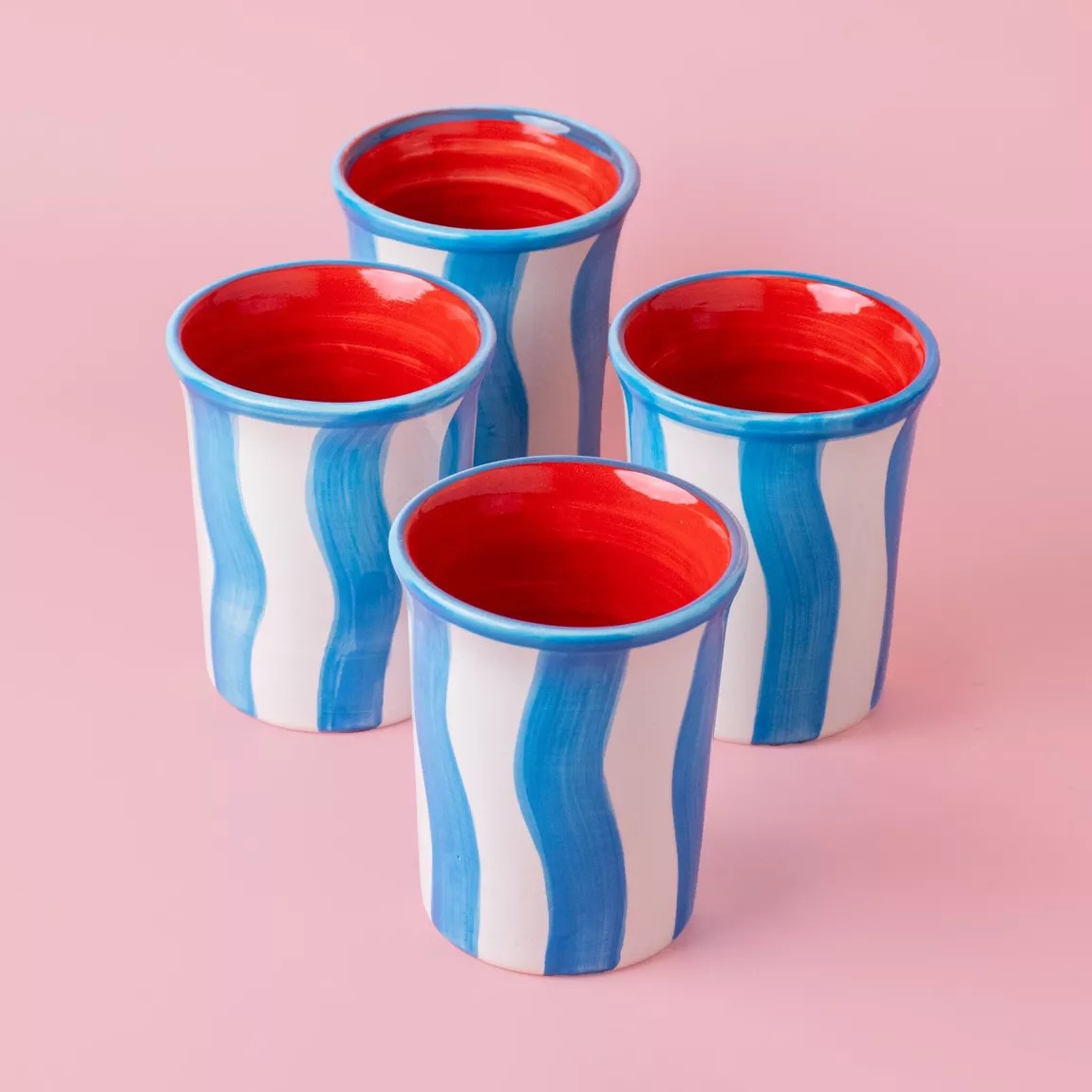 Tasse rayée bleue et blanche