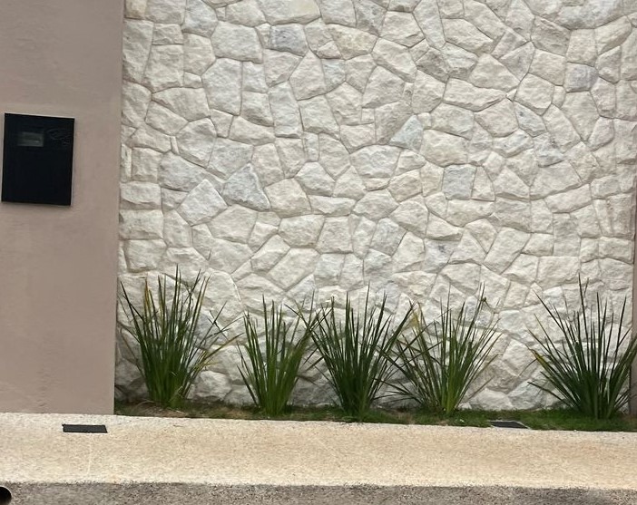 Pedra Moledo Branca Premium