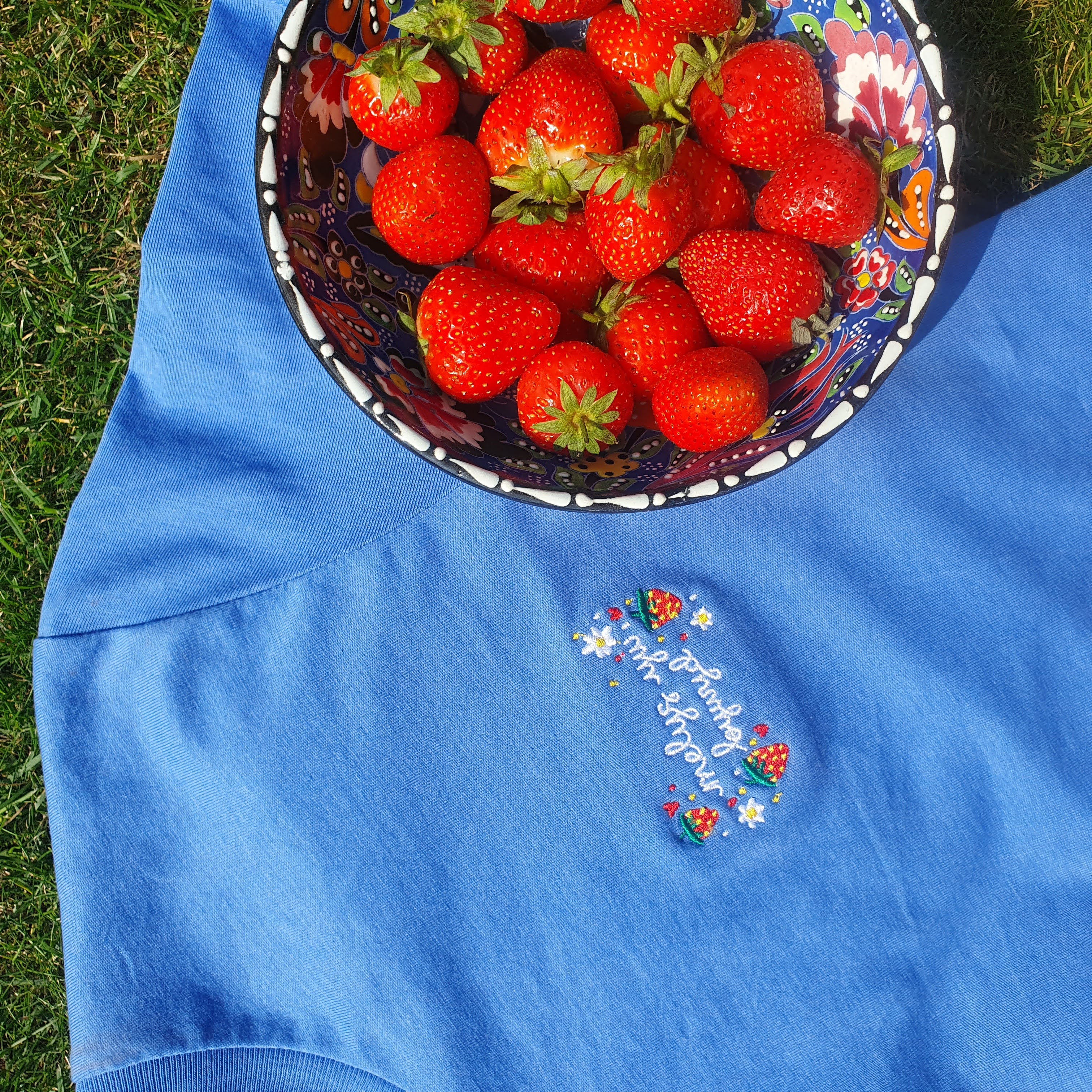 Melys yw bywyd (Embroidered)