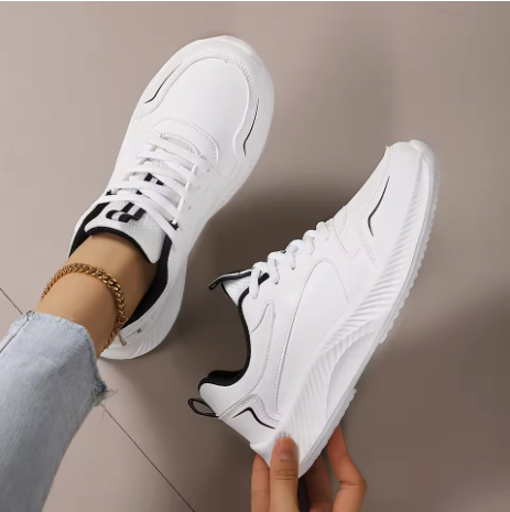 Lightweight and breathable fashion sneakers