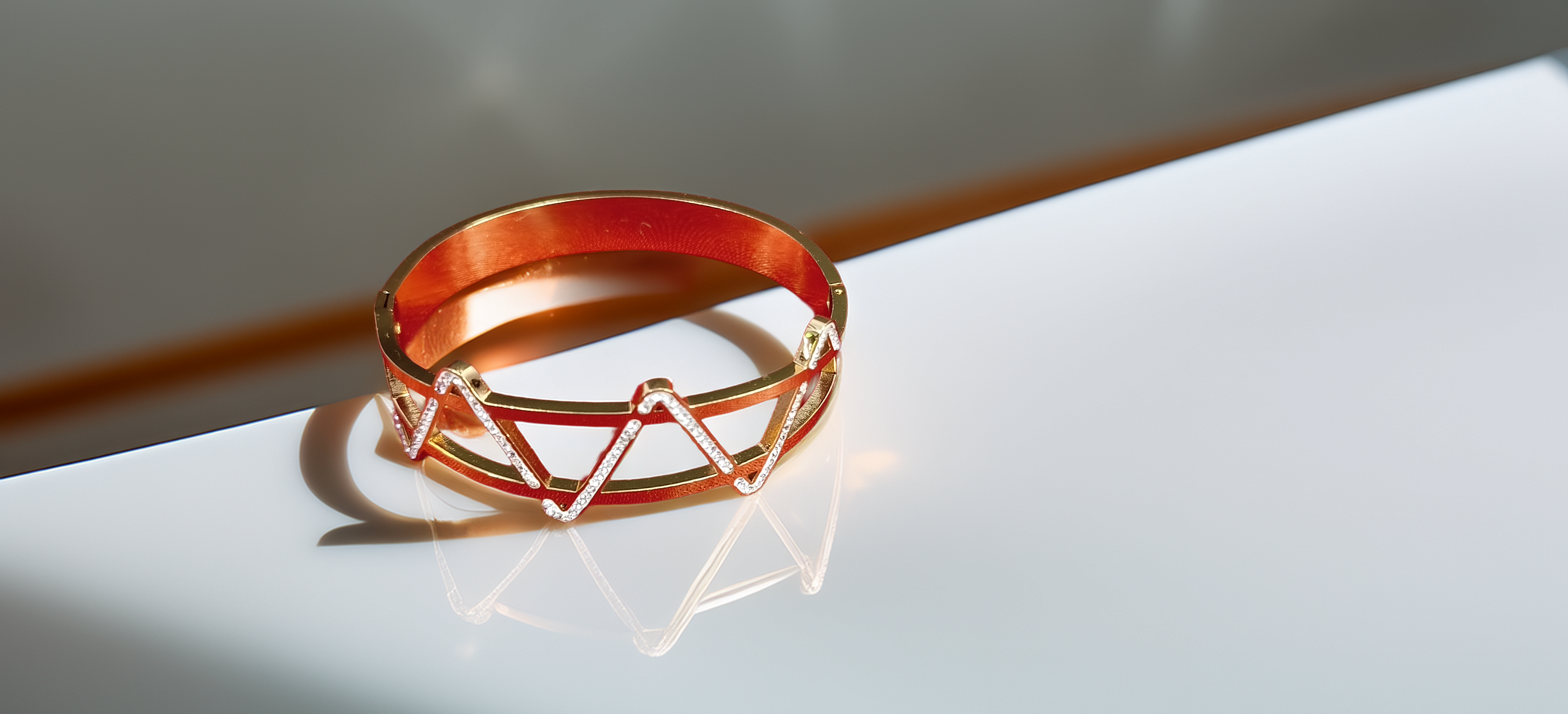 Elegant Zigzag Golden Bracelet (1054)