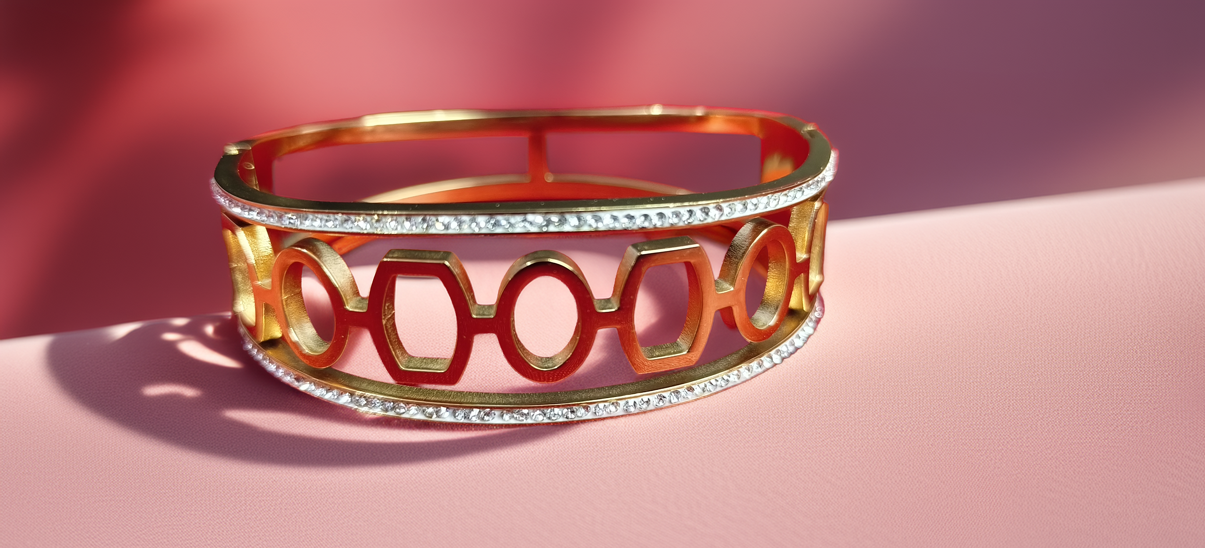Elegant Geometric Golden Bracelet (1058)