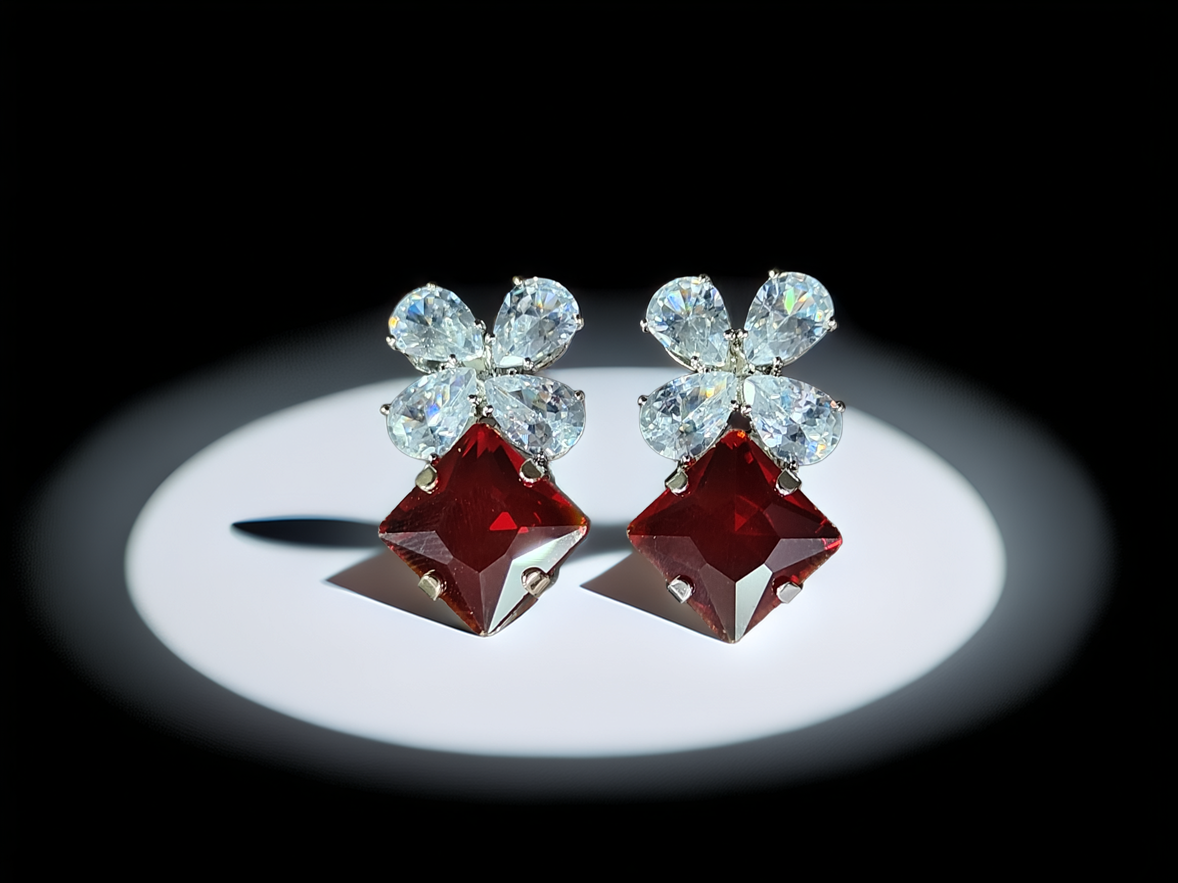 Explore the Best Earrings Online – Exquisite Designs & Discounts