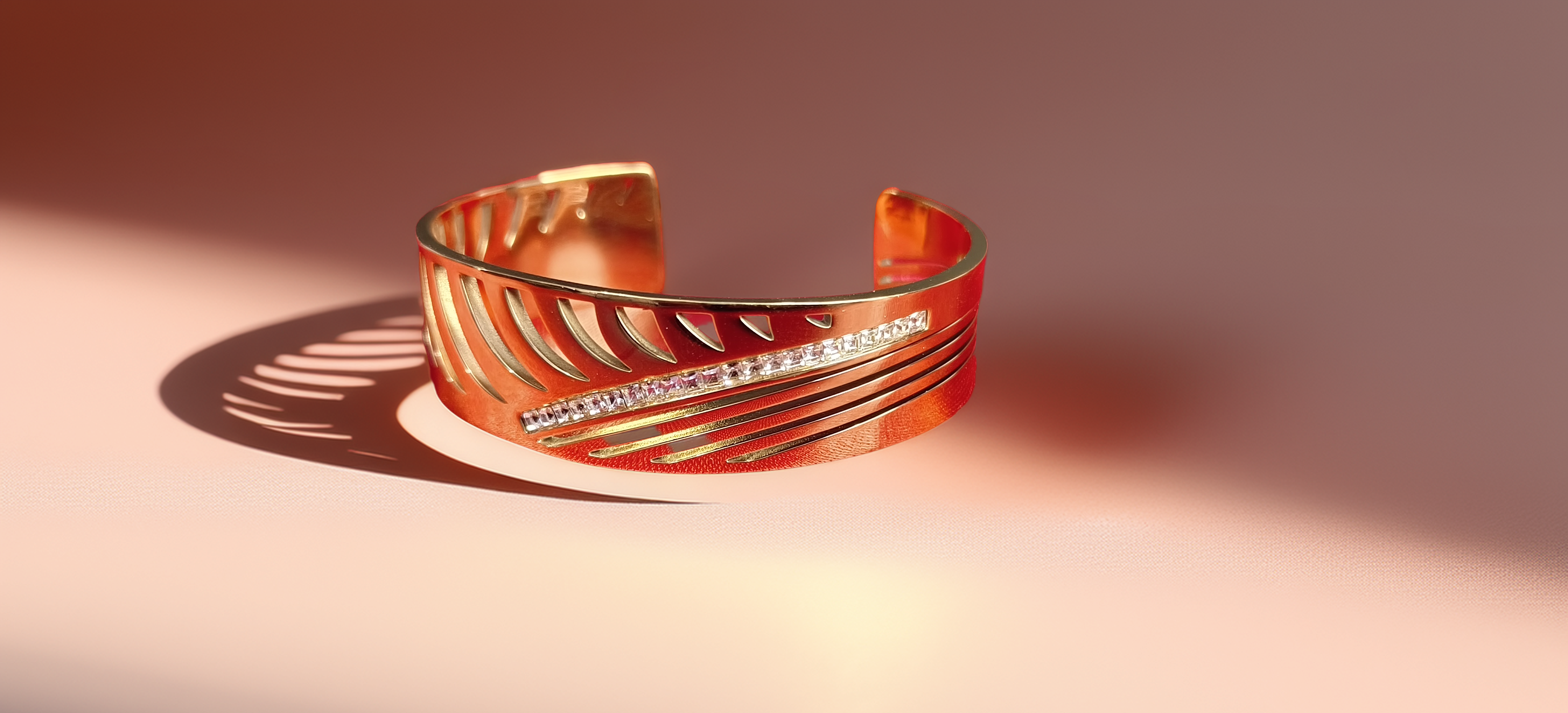 Elegant Golden Bracelet for Girls (1058)