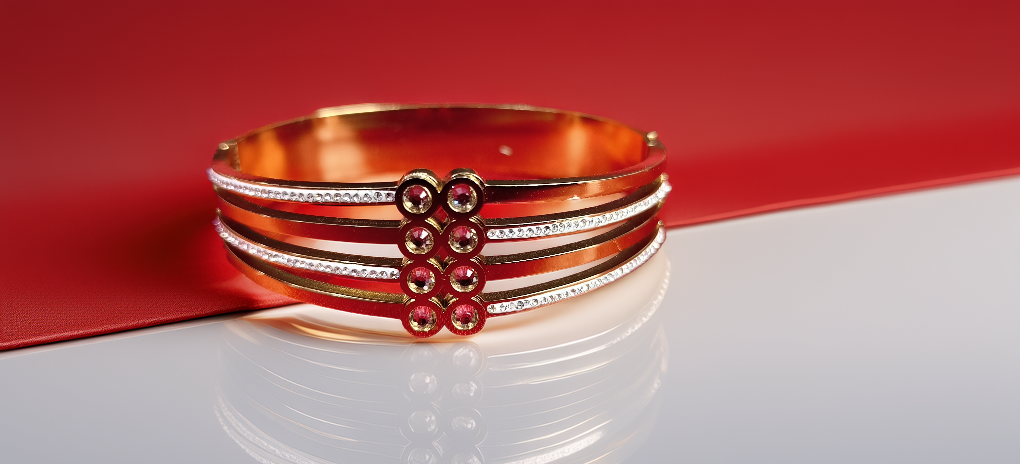 Luxurious Golden Bracelet (1054)