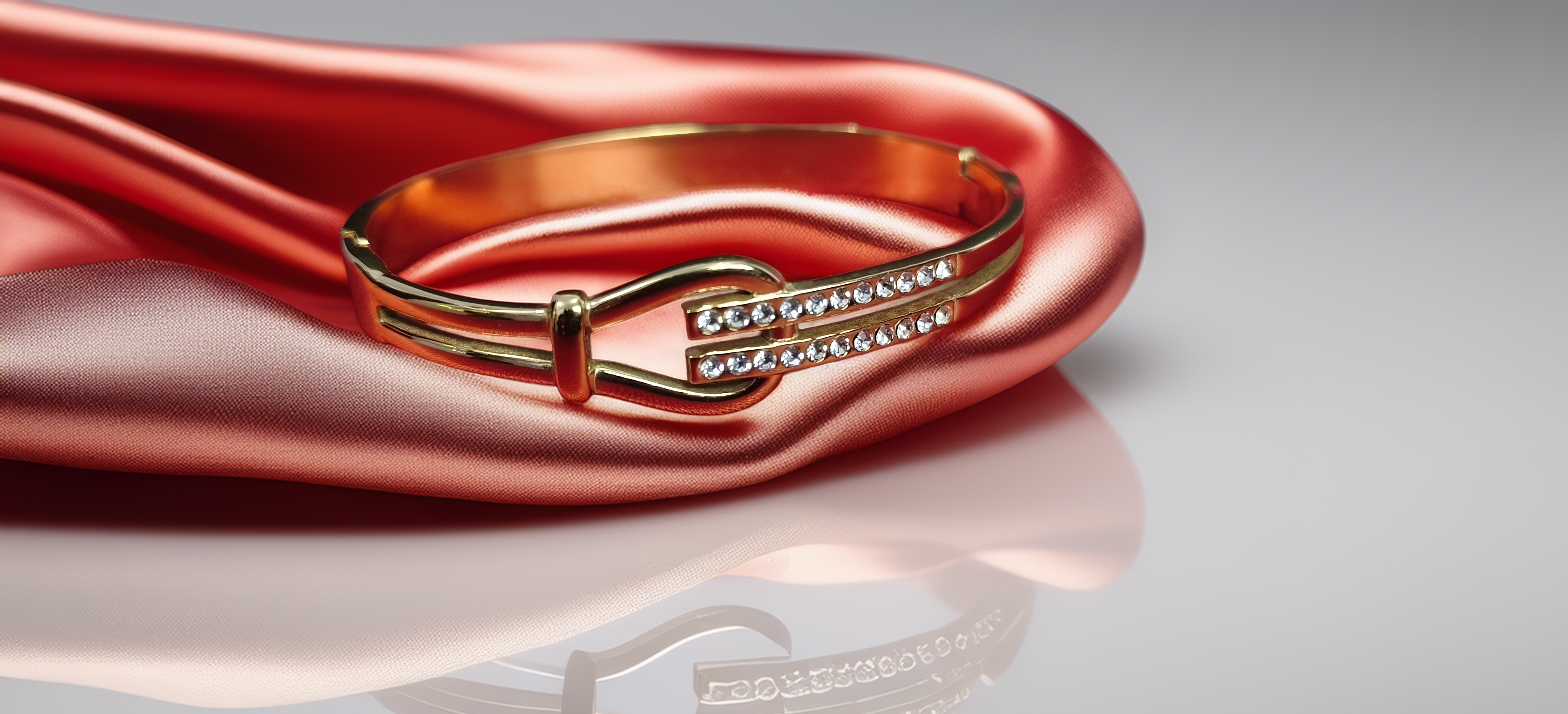 Elegant Gold Plated Buckle Bracelet for Women (1050)