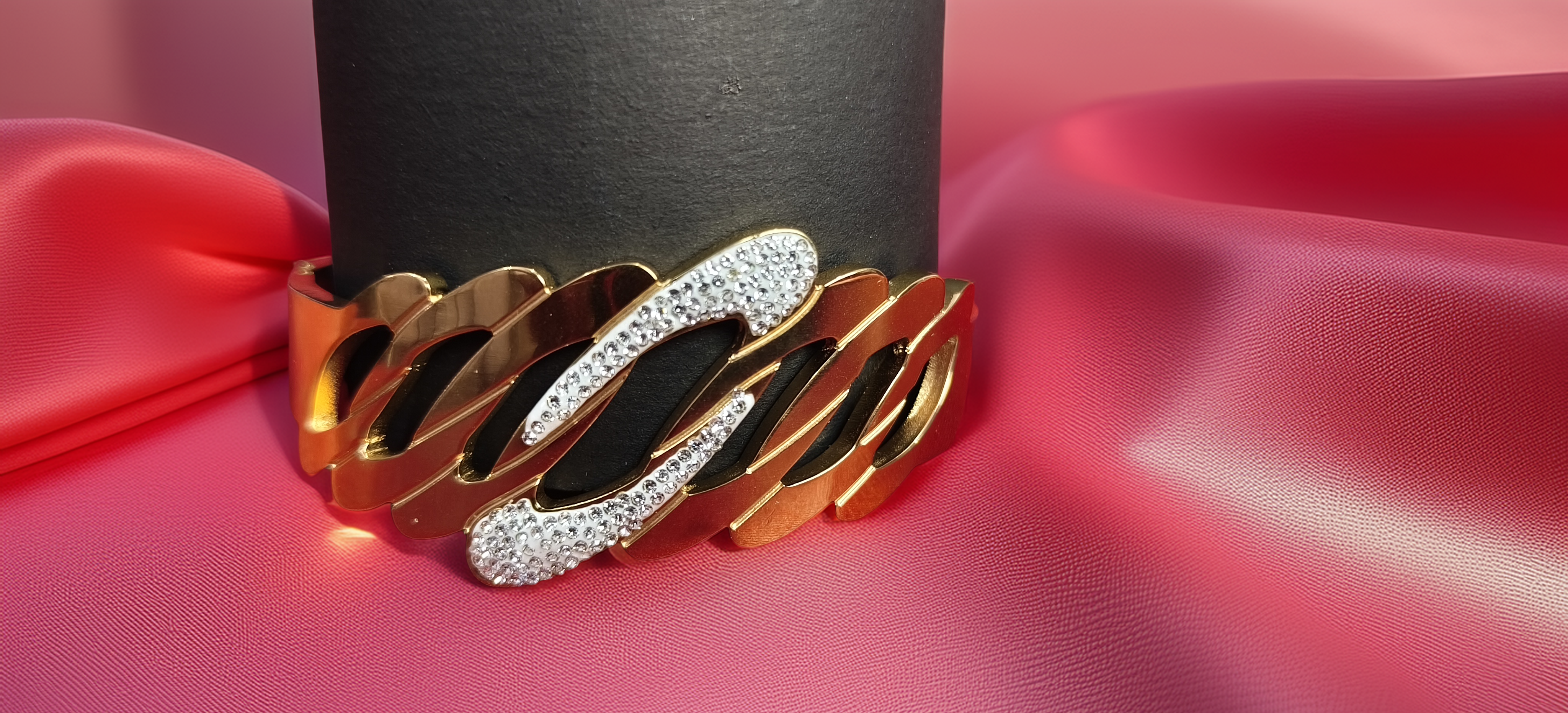 Gold Plated Statement Bracelet (1058)