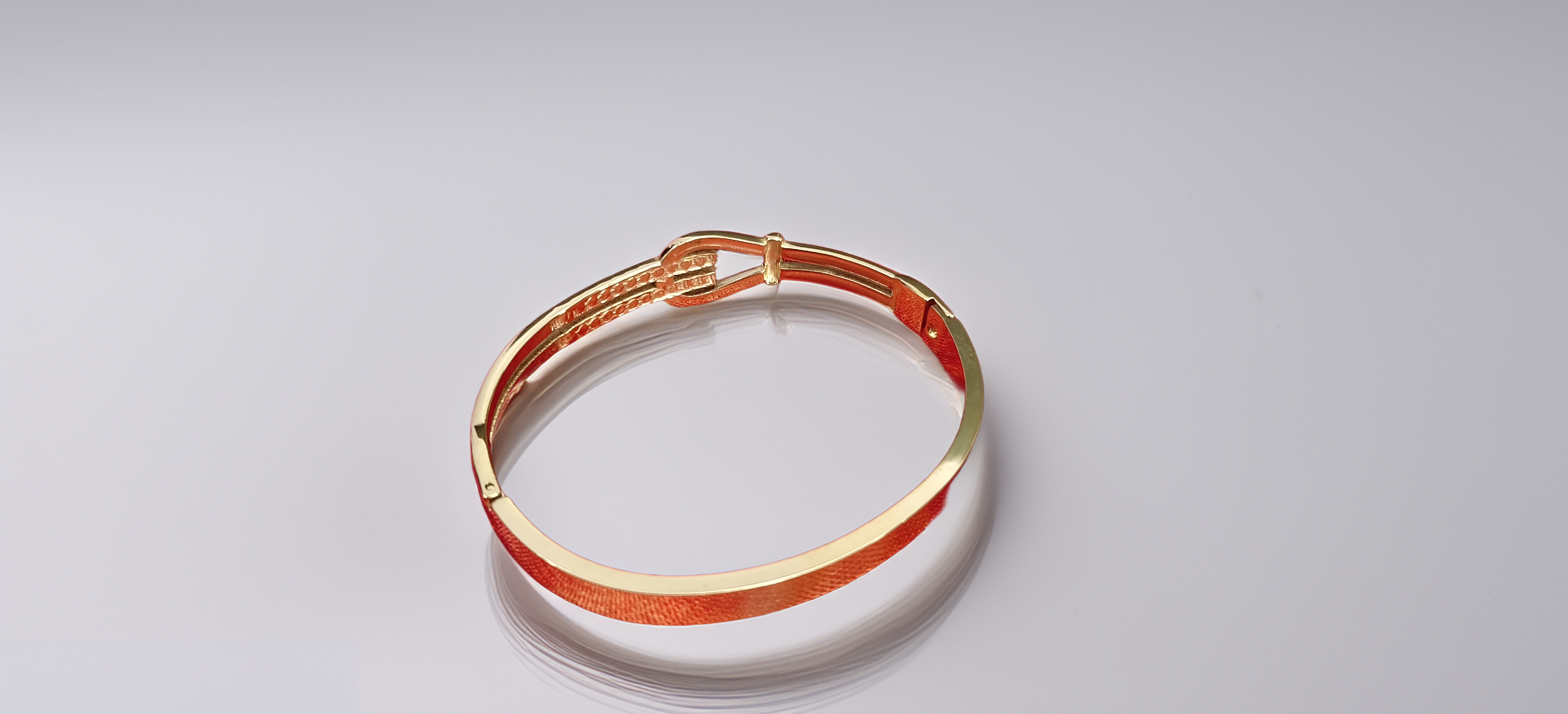 Elegant Gold Plated Buckle Bracelet for Women (1050)