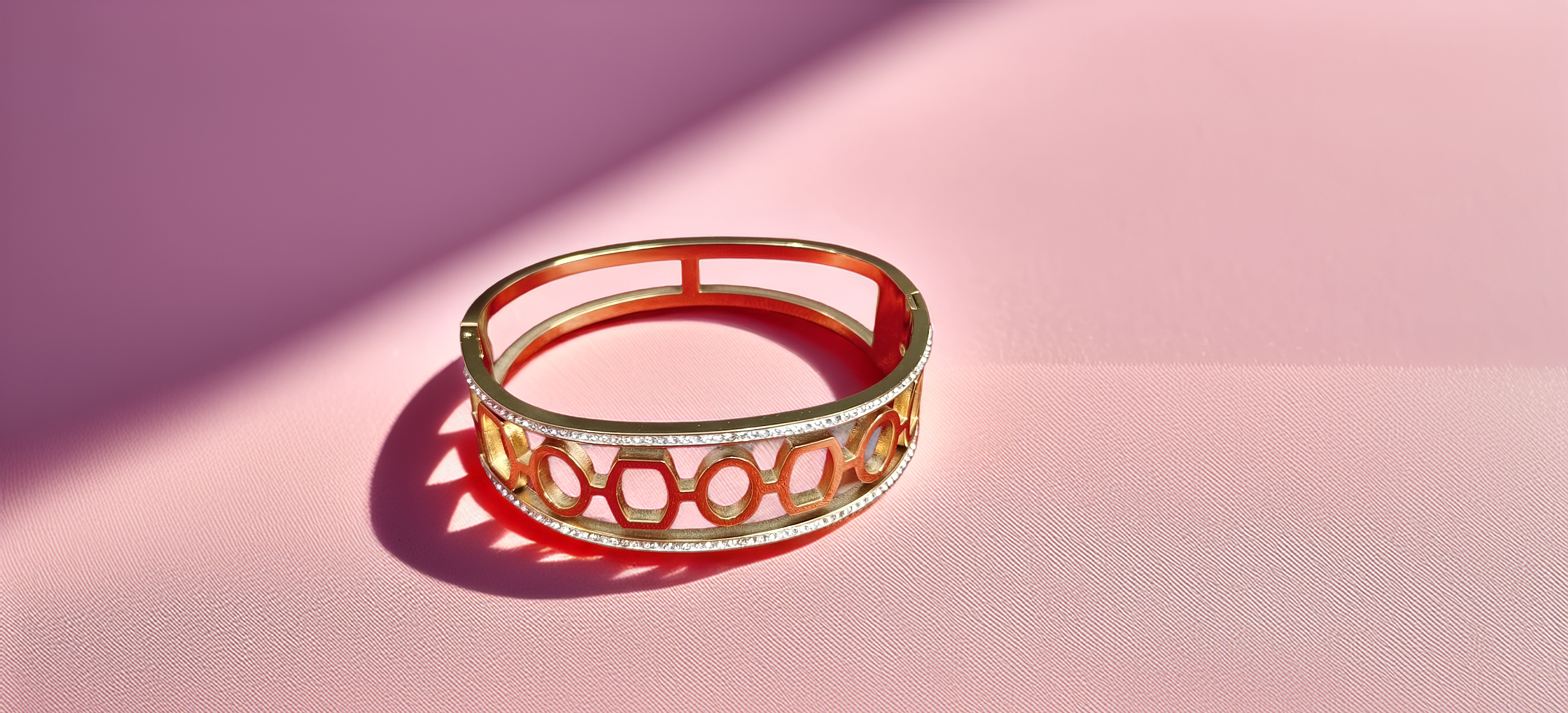 Elegant Geometric Golden Bracelet (1058)