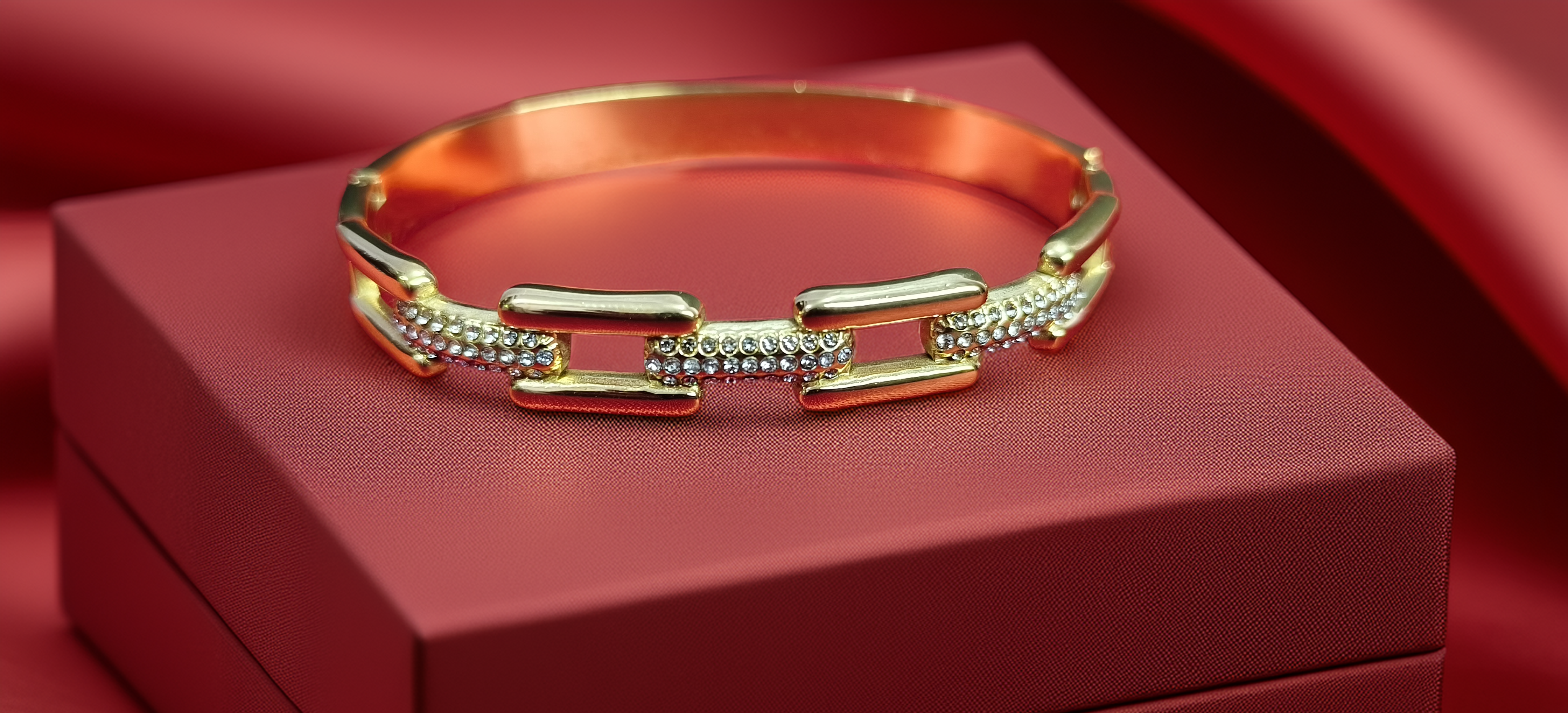 Elegant Bracelet for Women (1052)
