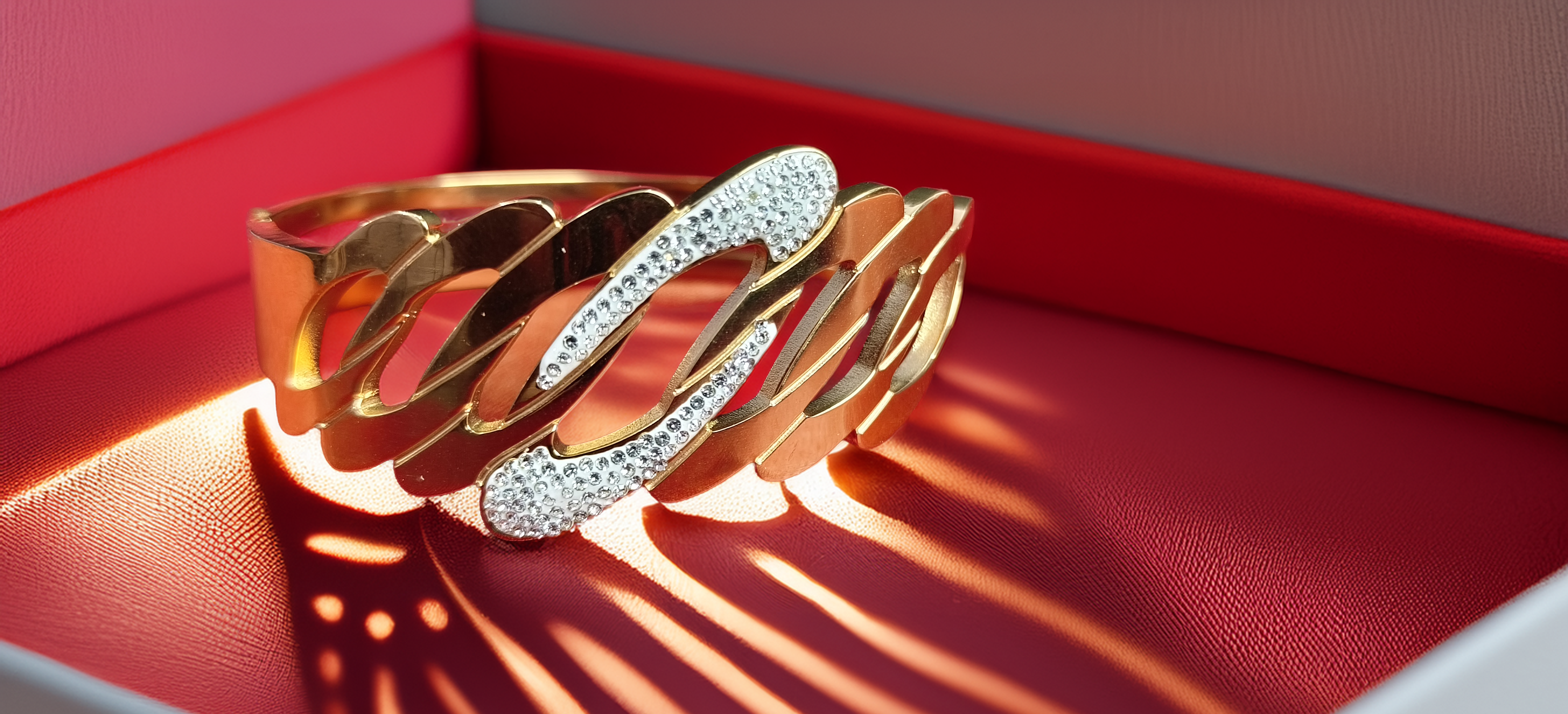 Gold Plated Statement Bracelet (1058)