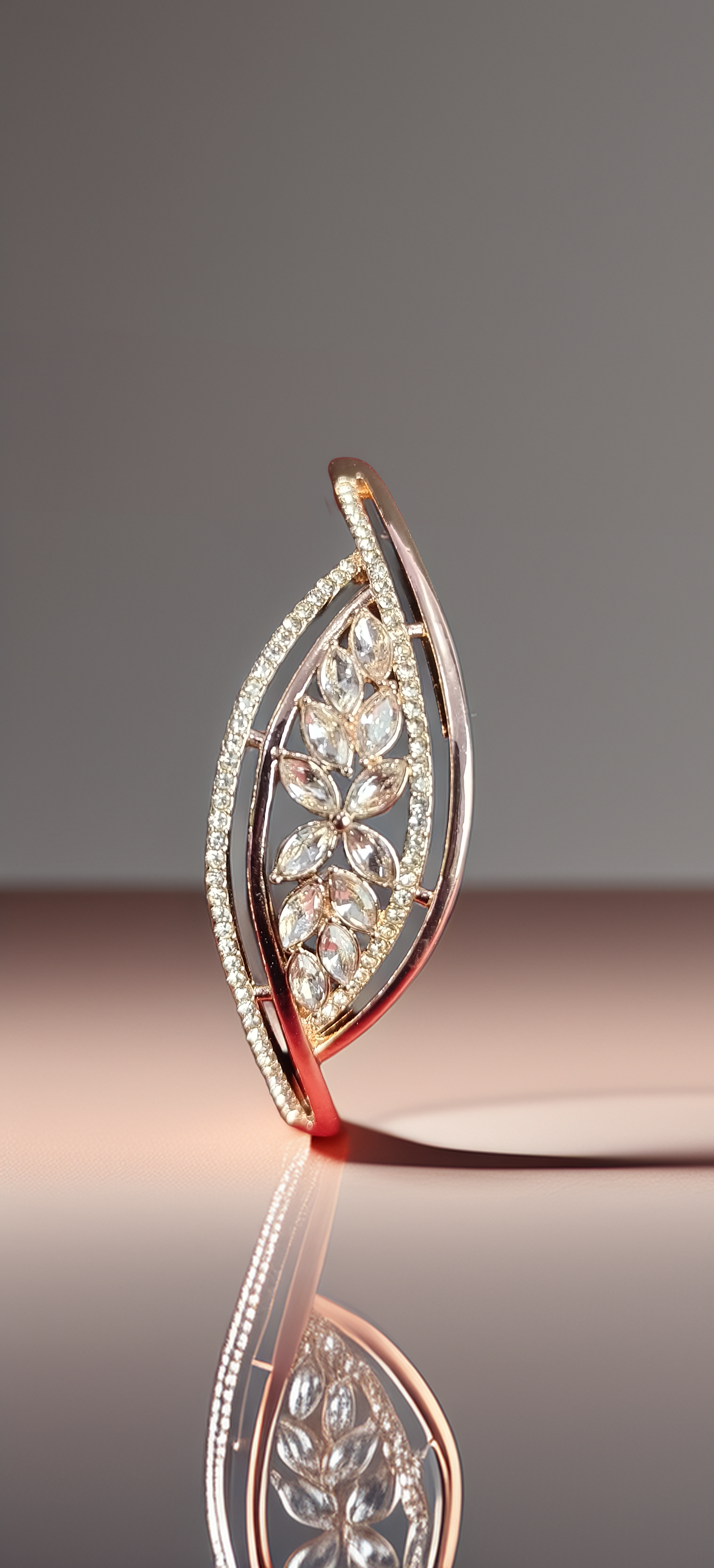 Elegant Leaf-Design Rose Gold Bracelet (1057)