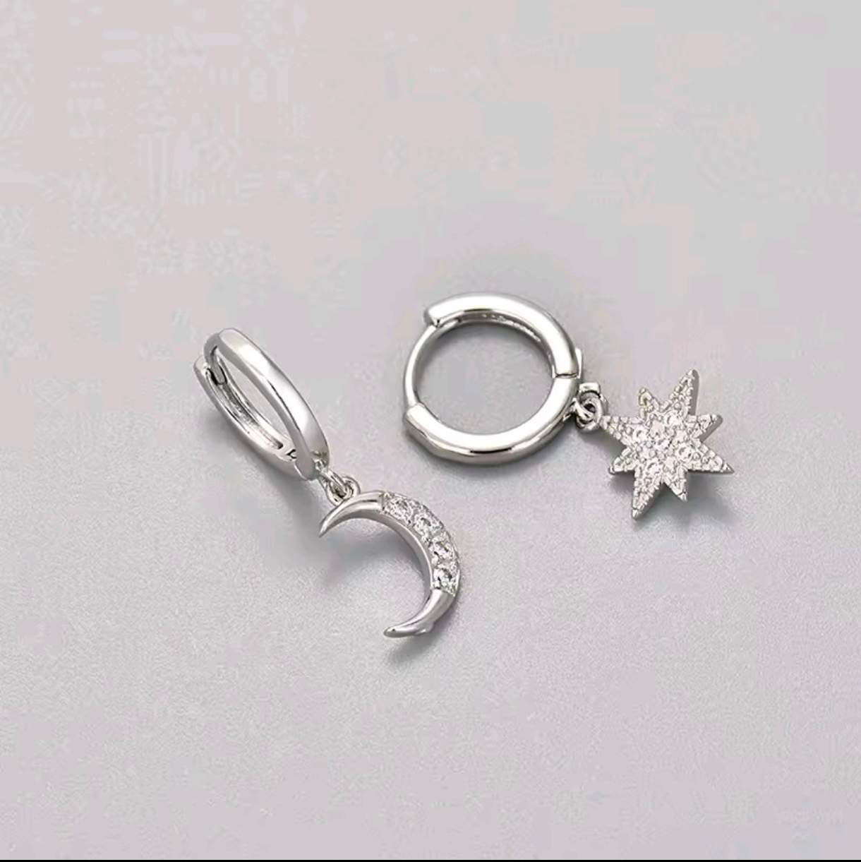 Pendientes de aro con luna y estrella