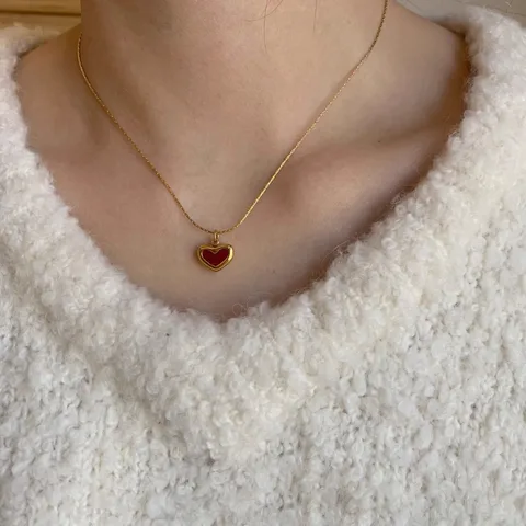 Collar de corazón dorado