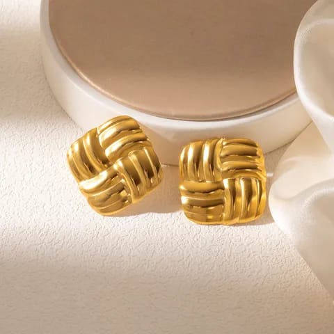 Pendientes cuadrados dorados