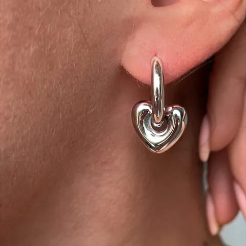 Arete de corazón de plata