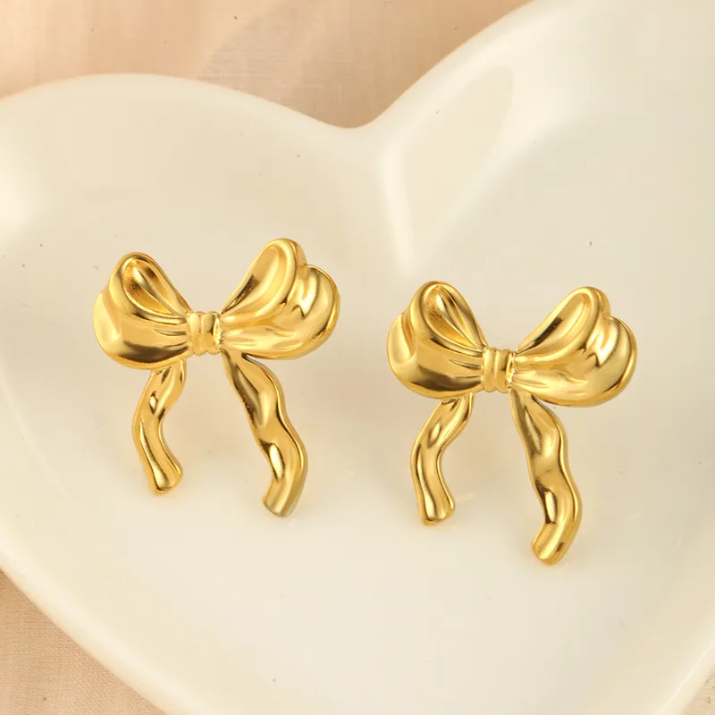 Pendientes de lazo dorados