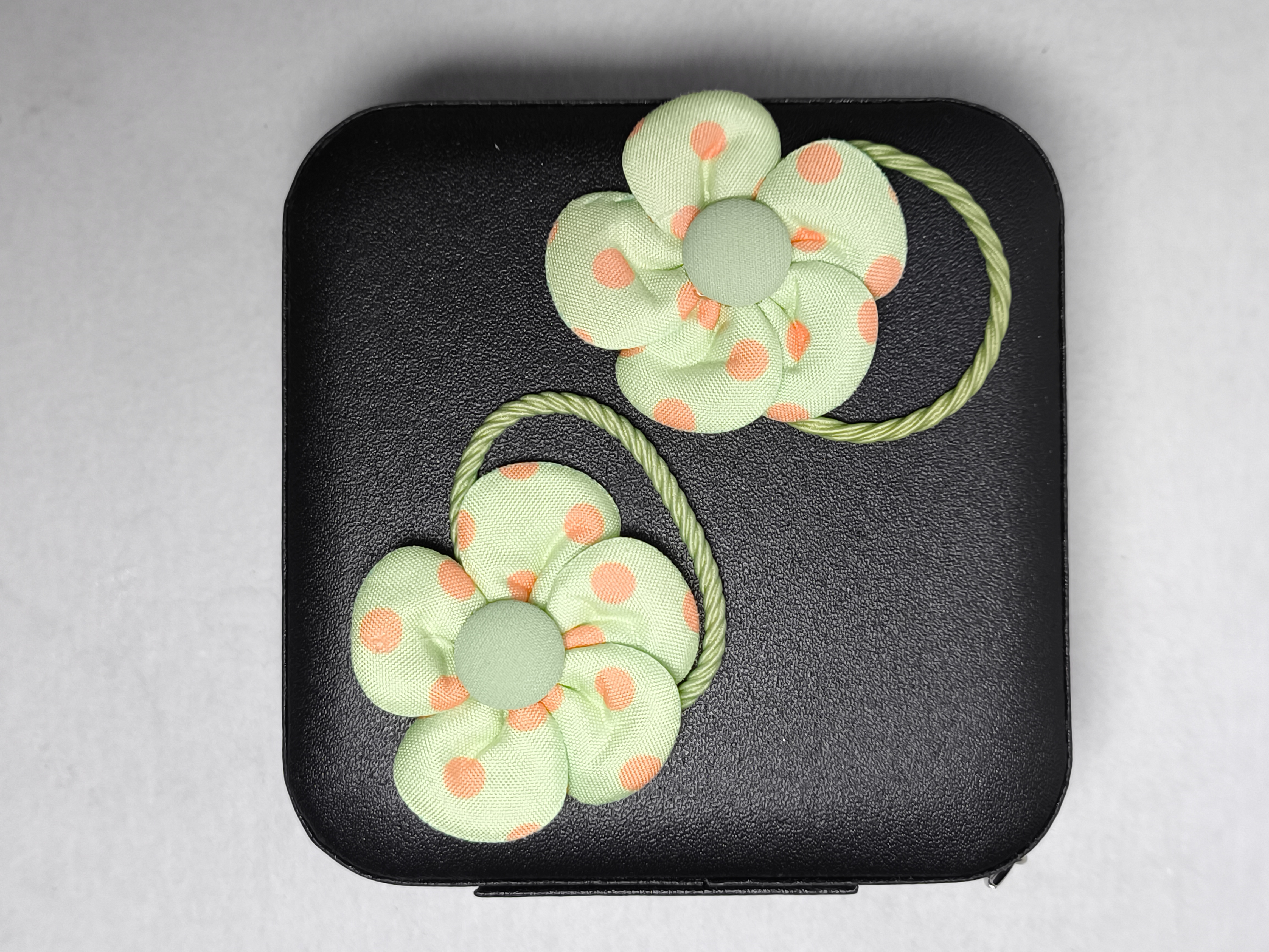 Par de ligas para el cabello florales