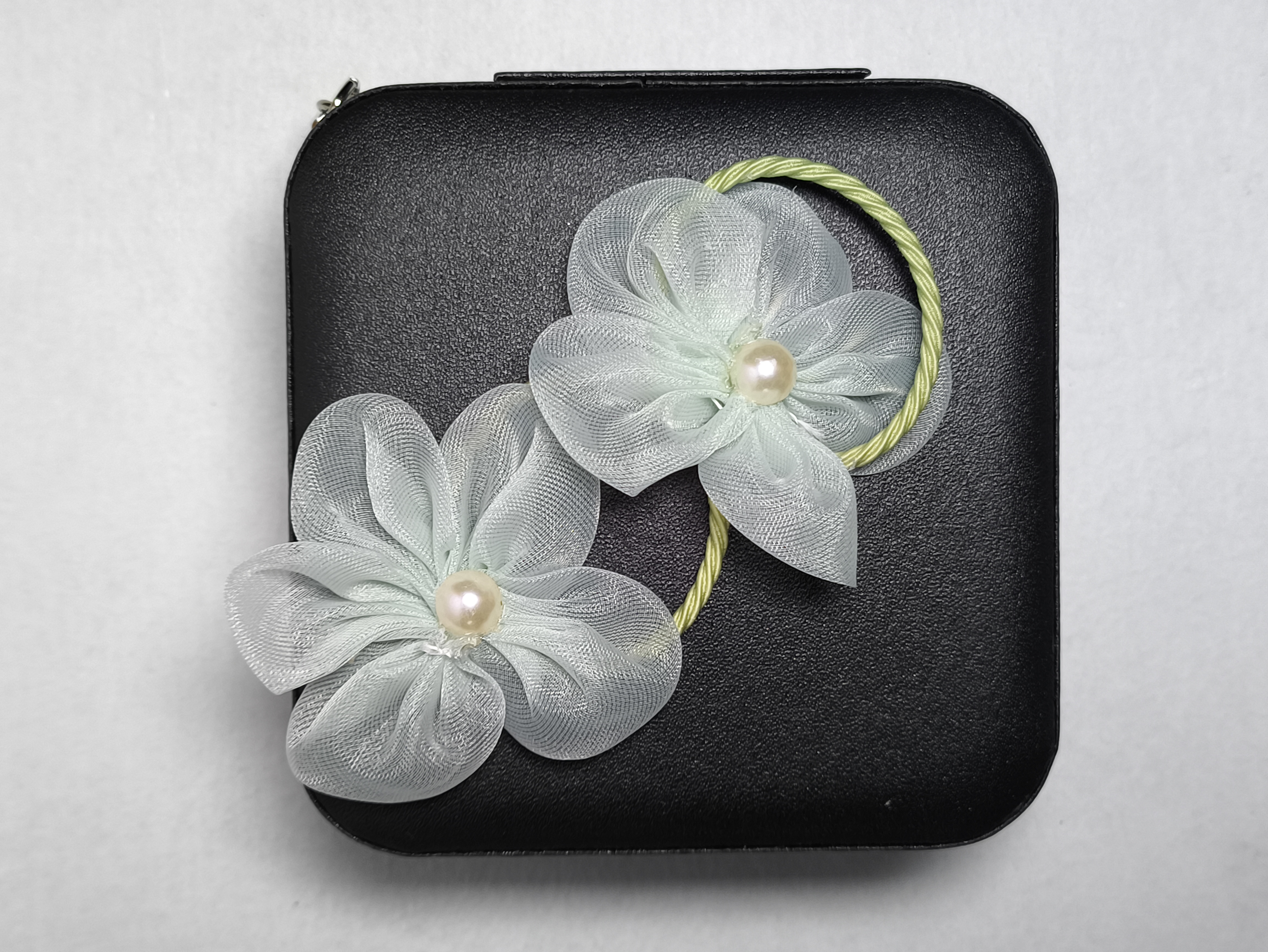 Par de mini moños para el cabello con flores de tela