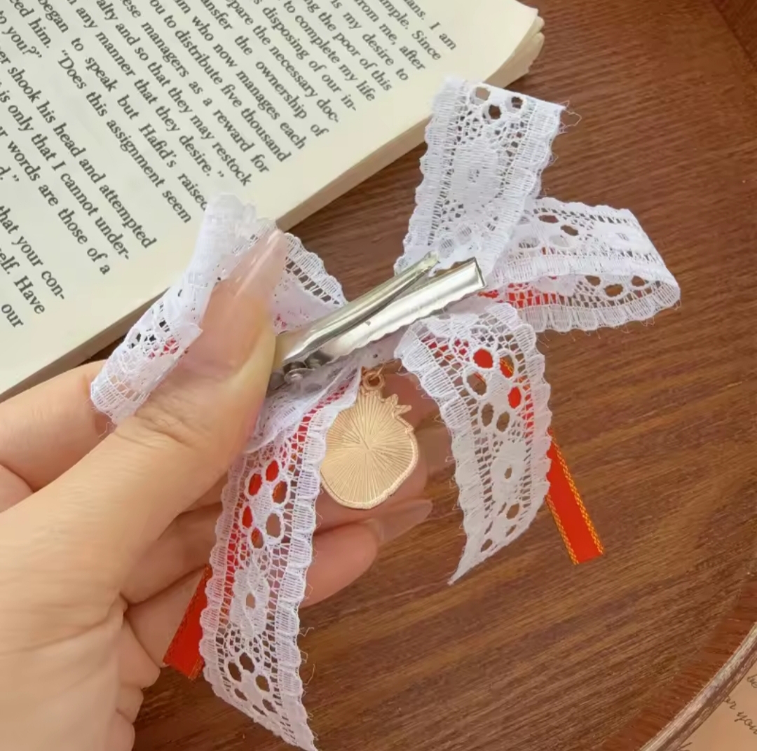 Par de Lazos de encaje con fresas