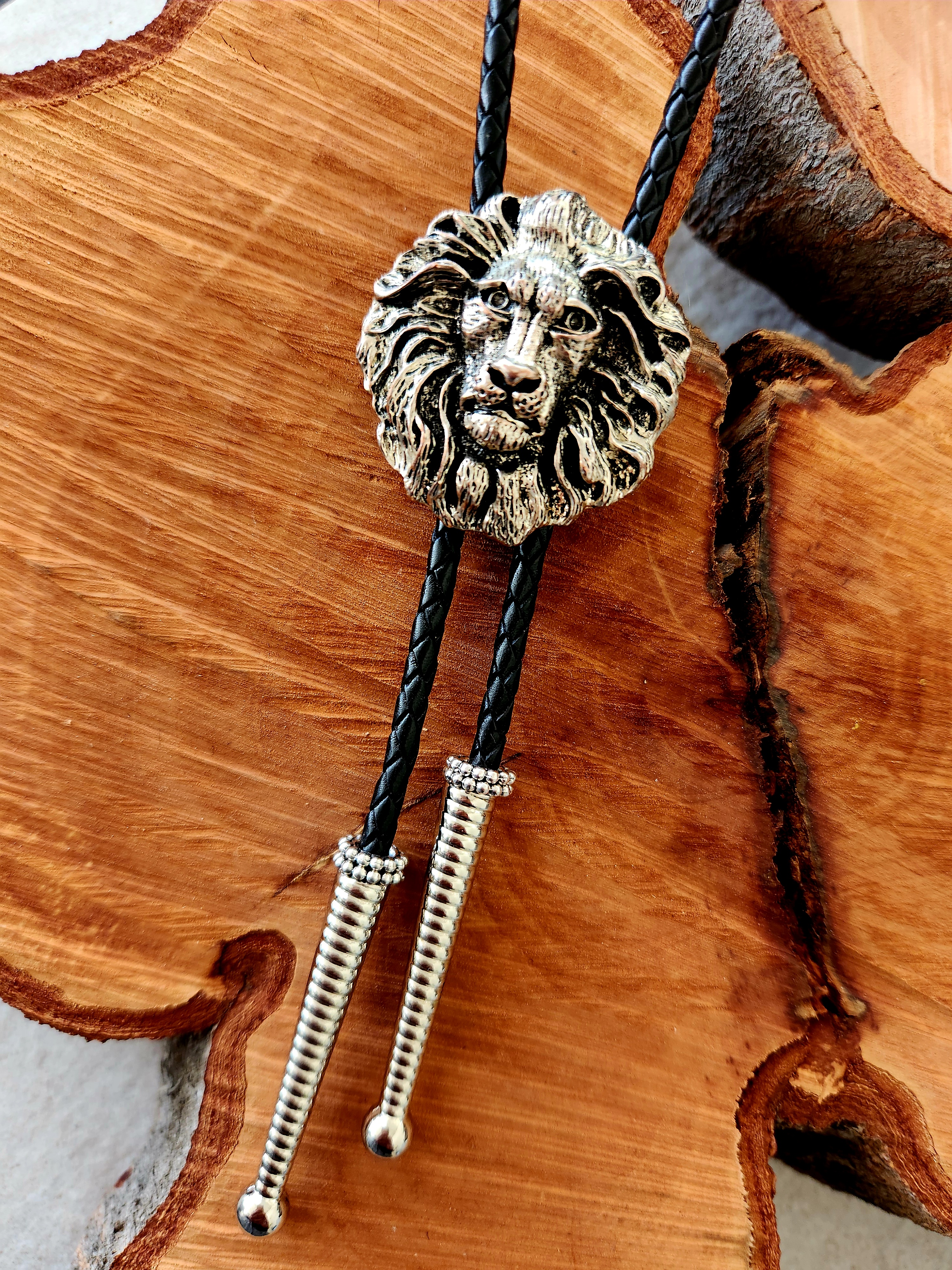 Lion Head Bolo Tie