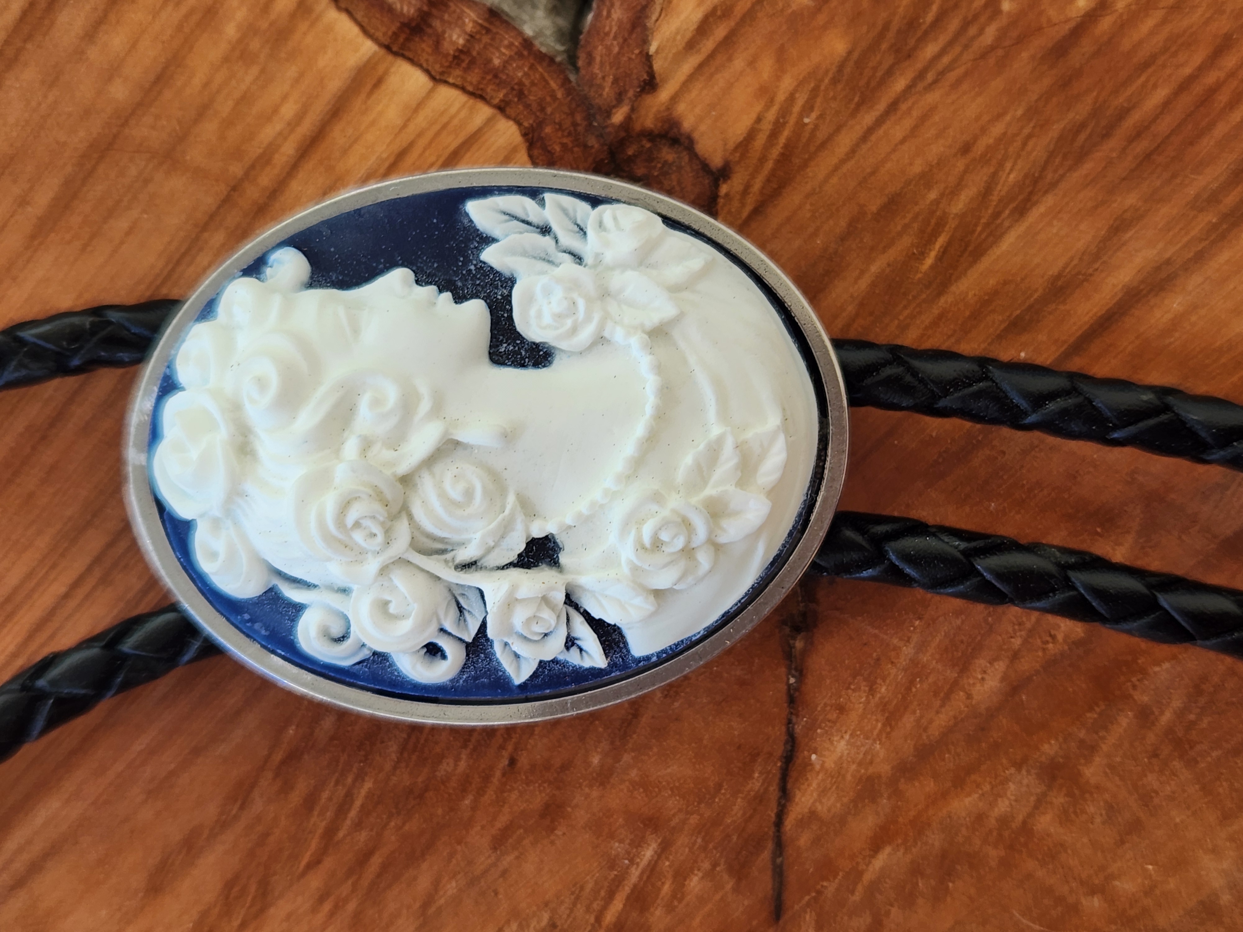 Vintage-Style Cameo Bolo Tie
