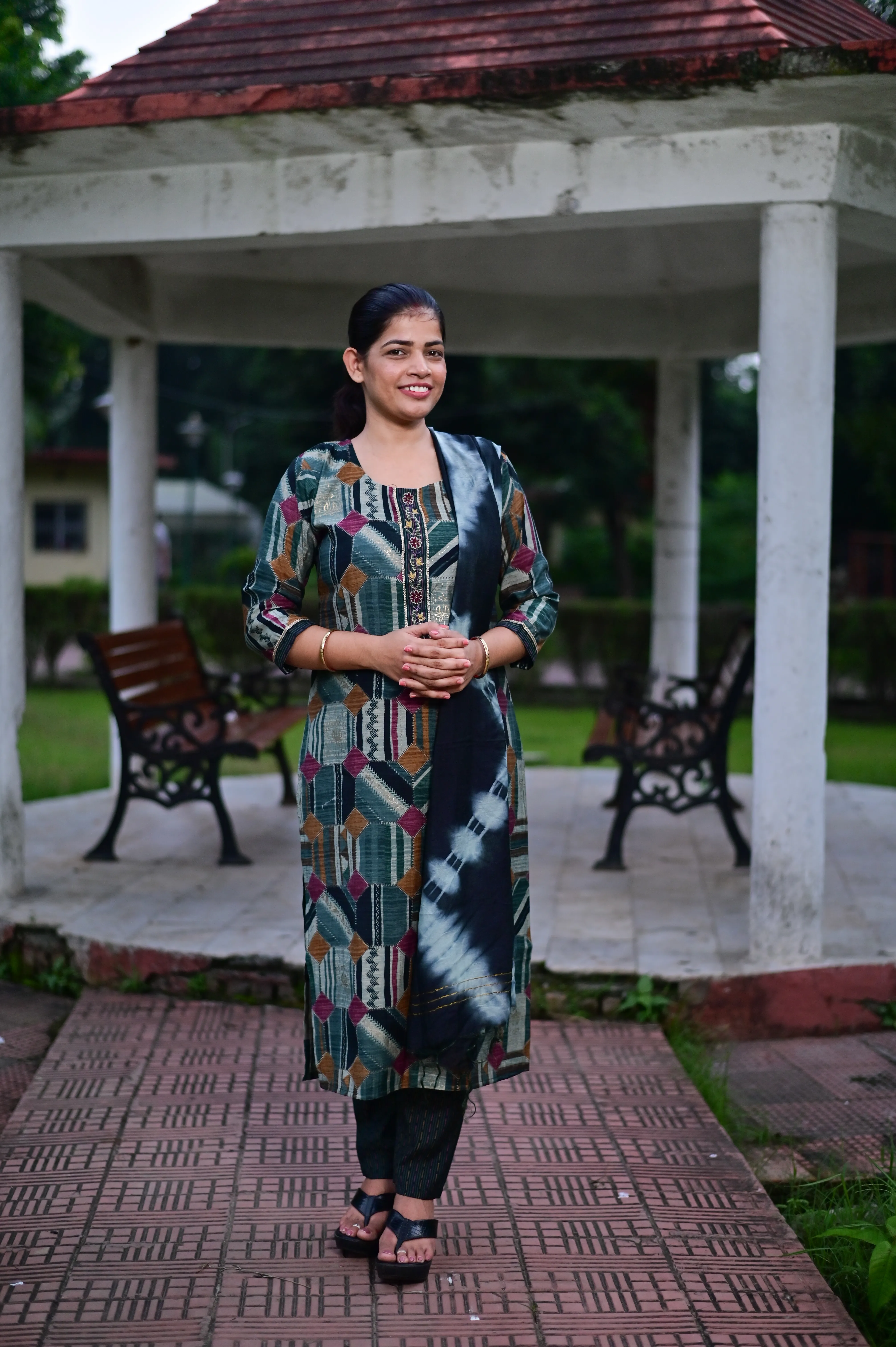 Abstract printed kurta pant set with tie-dye dupatta