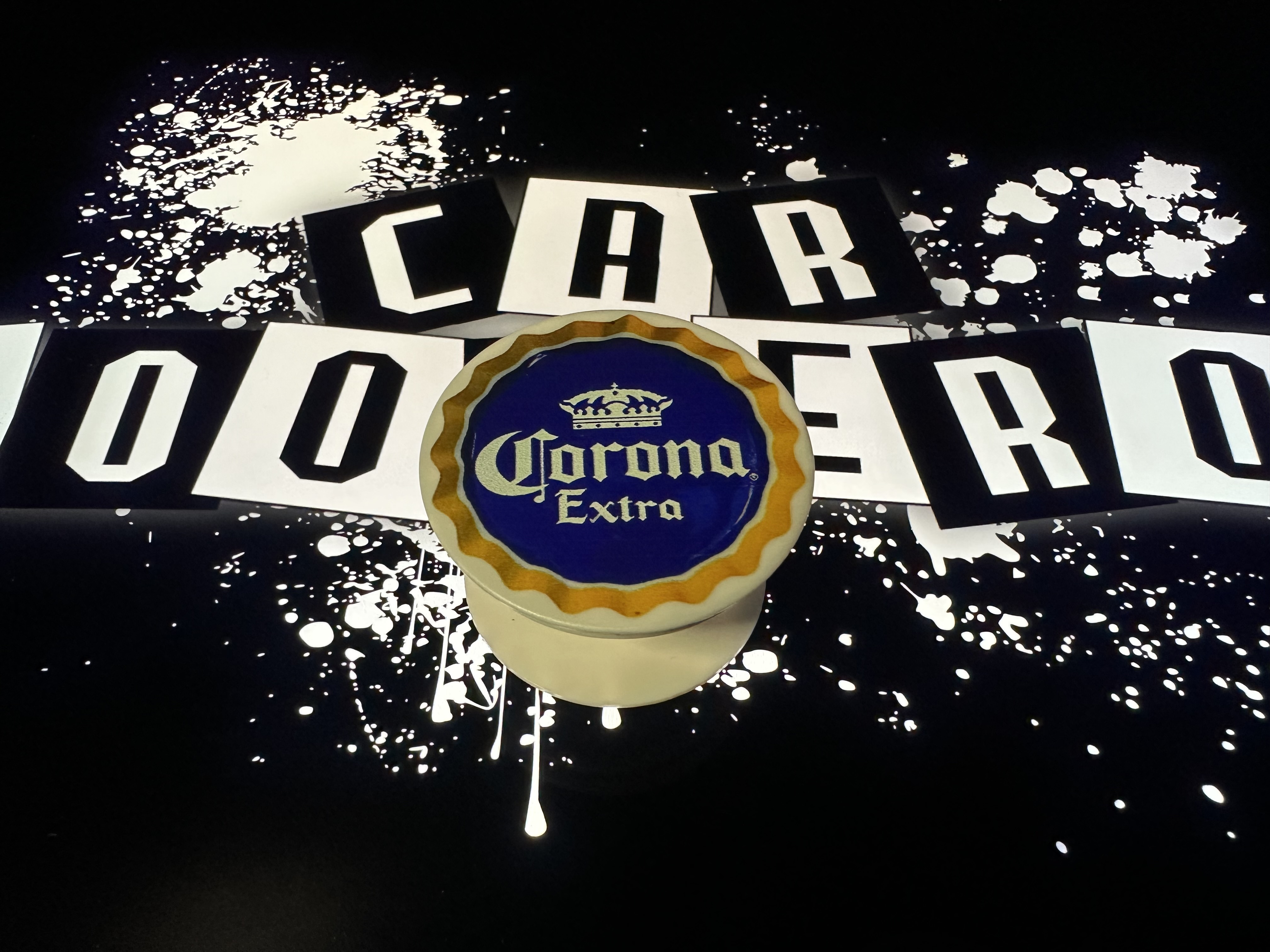 Corona y Victoria PopUp Phone Holders