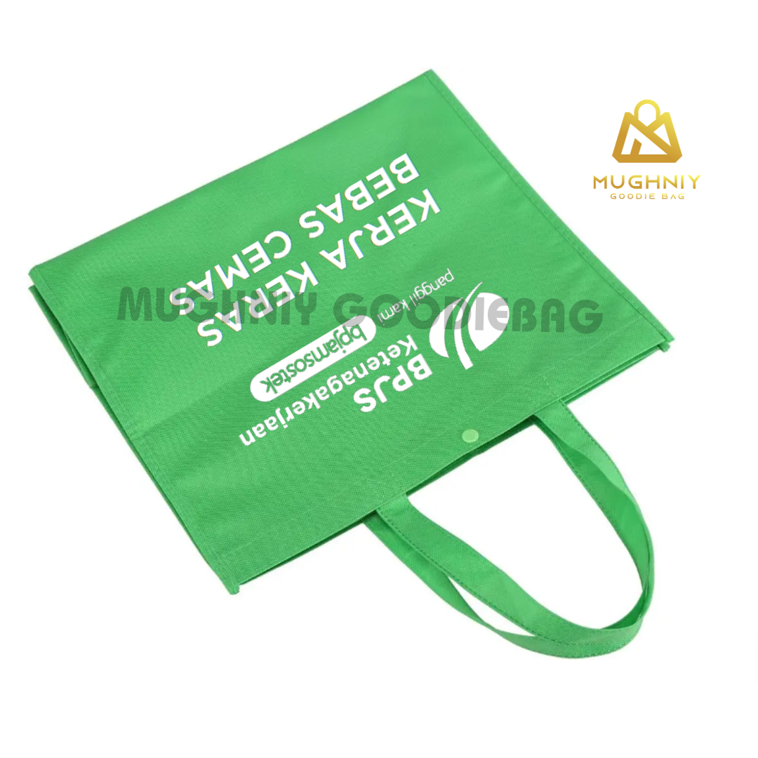 (30x40x10) Goodie Bag Jahit Bahan Kain Spunbond 100 gram Pakai penutup Kancing include sablon 1 warna
