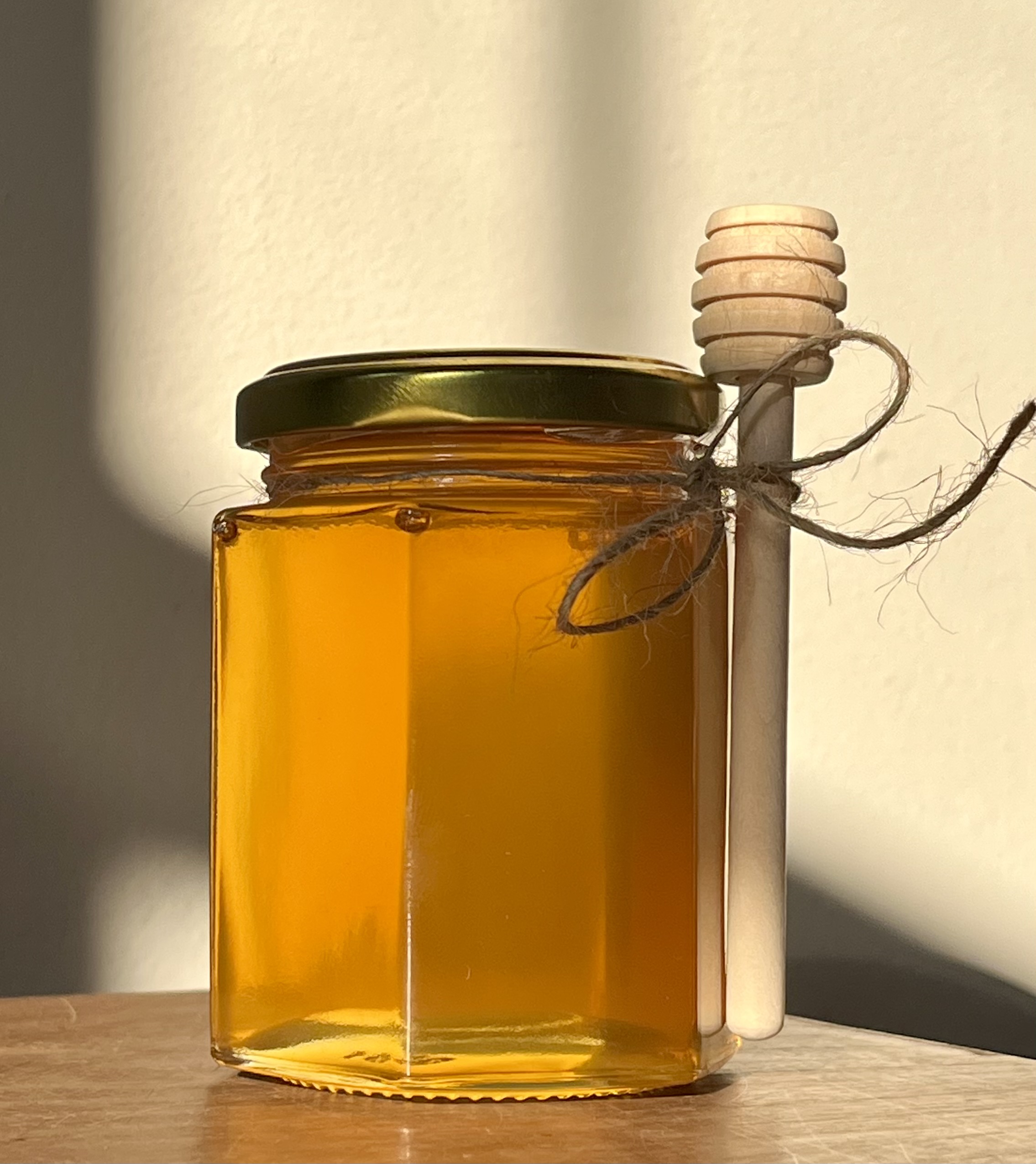 6 oz jar with honey dipper