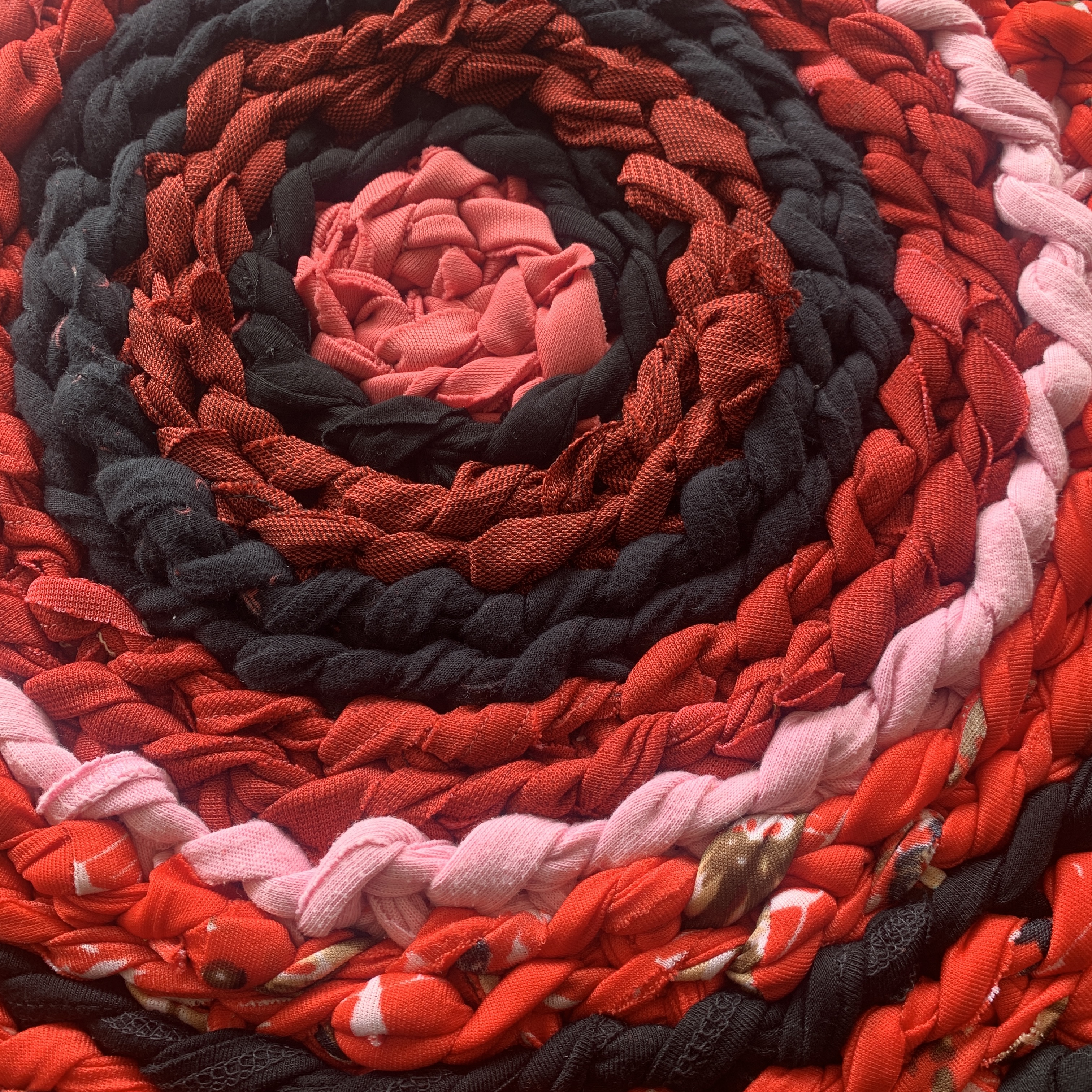 Handmade Vintage Retro Round Cotton Rug Red Pink 40cm