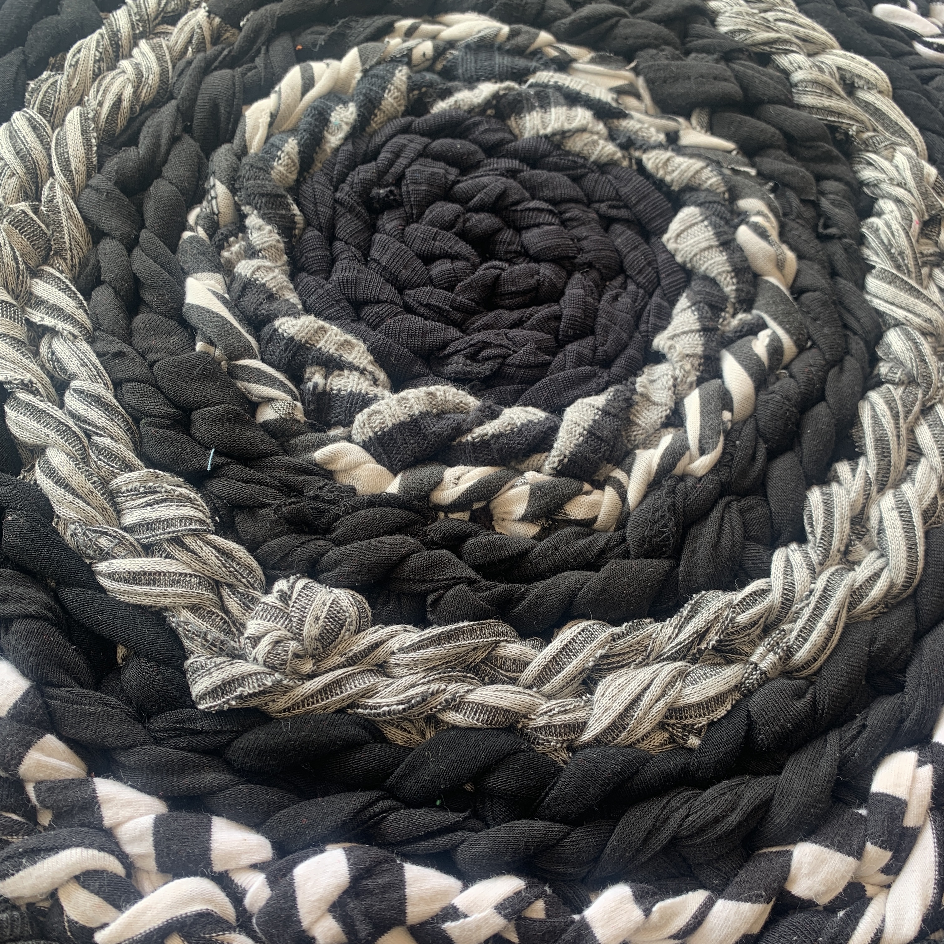 Handmade Vintage Retro Round Cotton Rug Grey Black 42cm