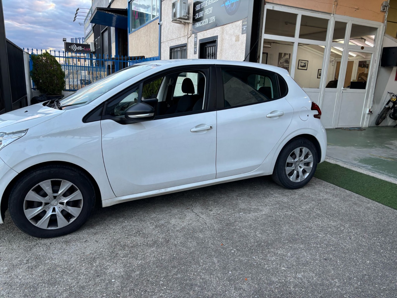 PEUGEOT 208 5P HDI