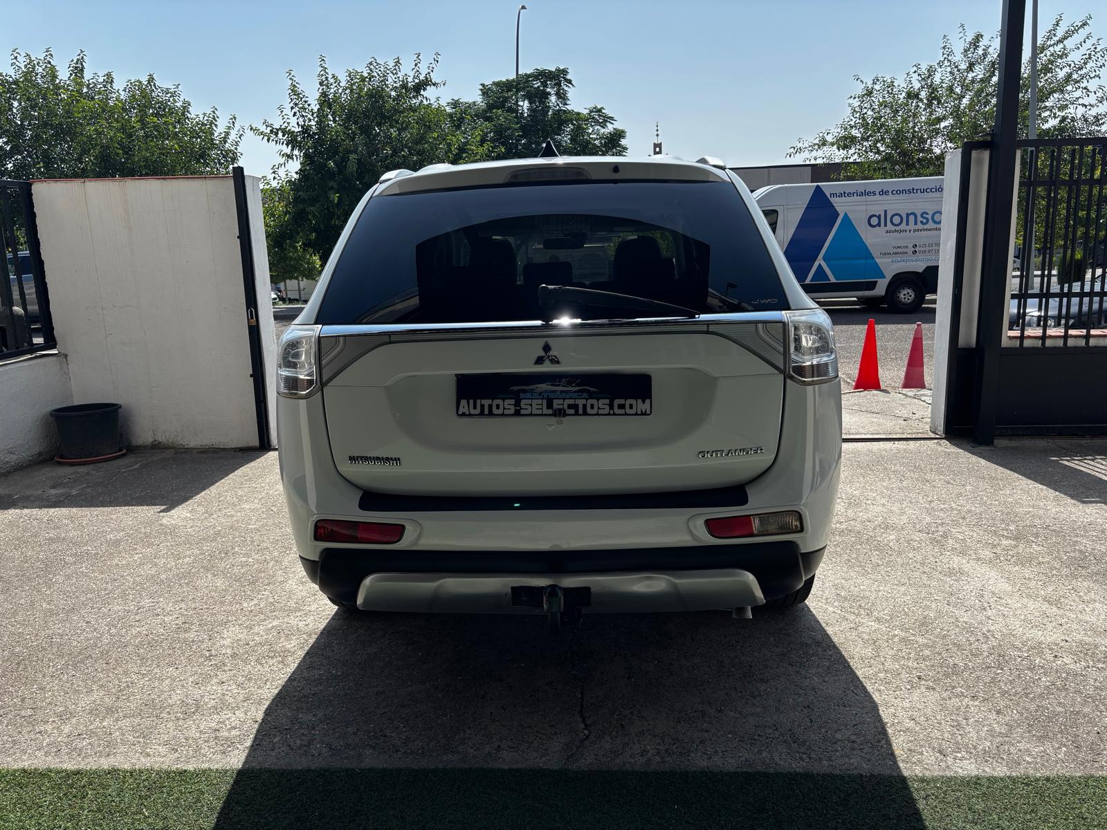 MITSUBISHI OUTLANDER 220 DID KAITEKI AUTO 4WD