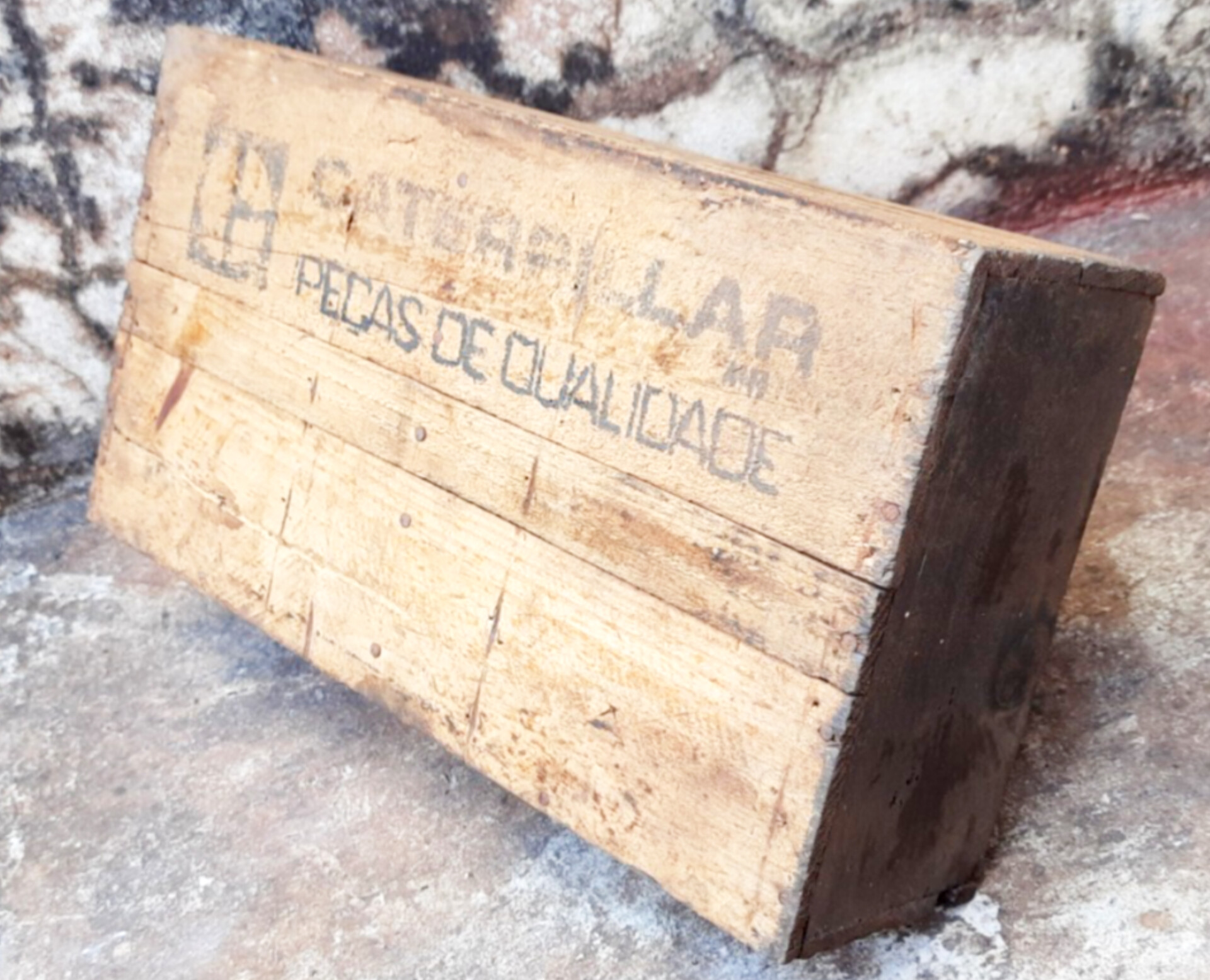 Caixa de madeira Caterpillar 1970