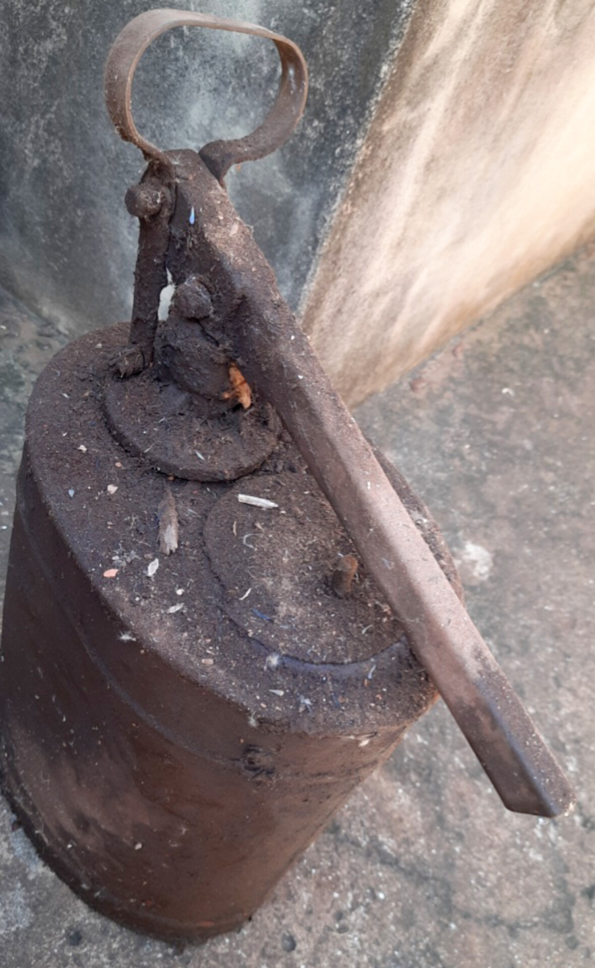 Bomba antiga engraxadeira dos anos 1960