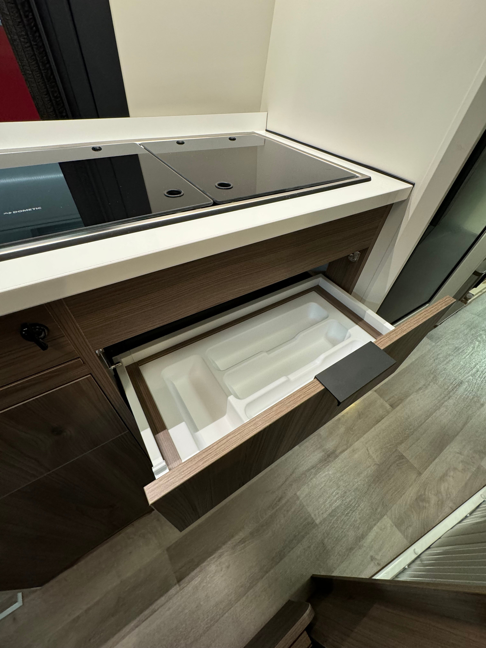 KABE Travel Master 690LB