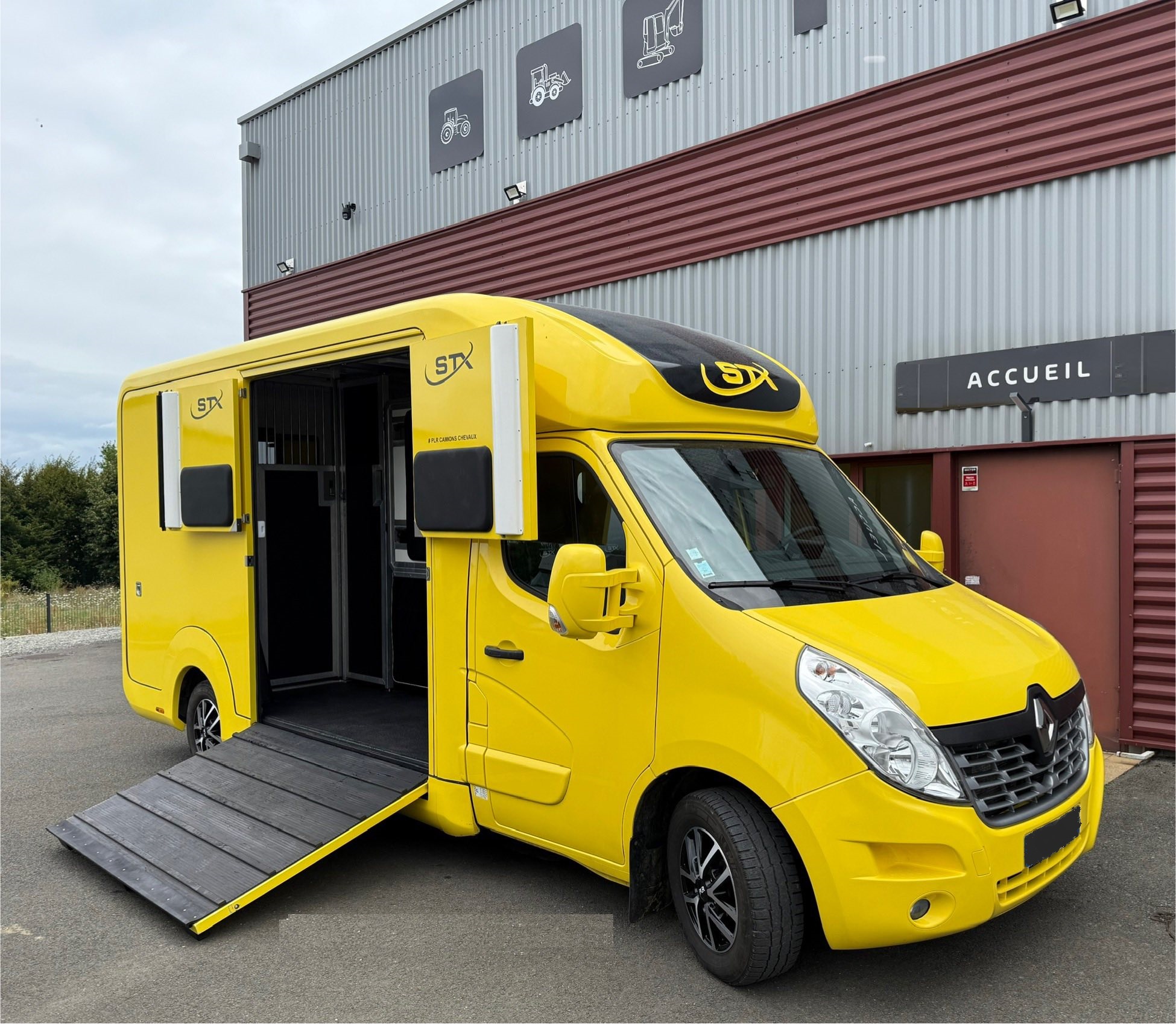 CAMION CHEVAUX Renault Master Horsmobil VL STX Stalles