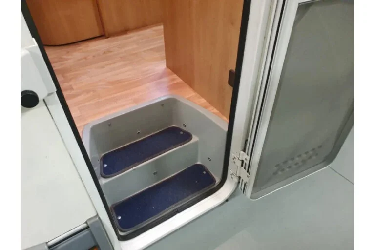 MCLOUIS   TANDY 630 G