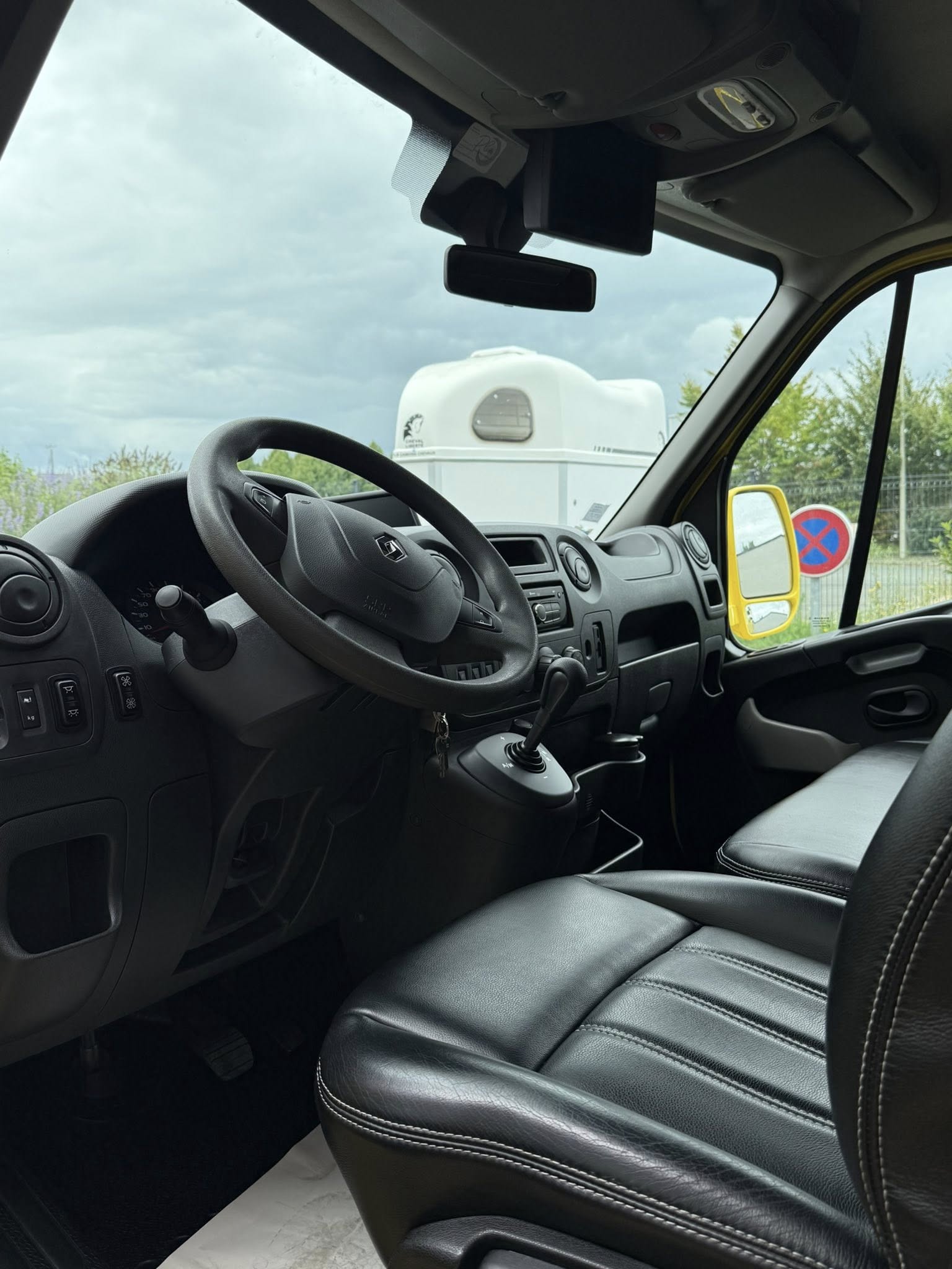 CAMION CHEVAUX Renault Master Horsmobil VL STX Stalles