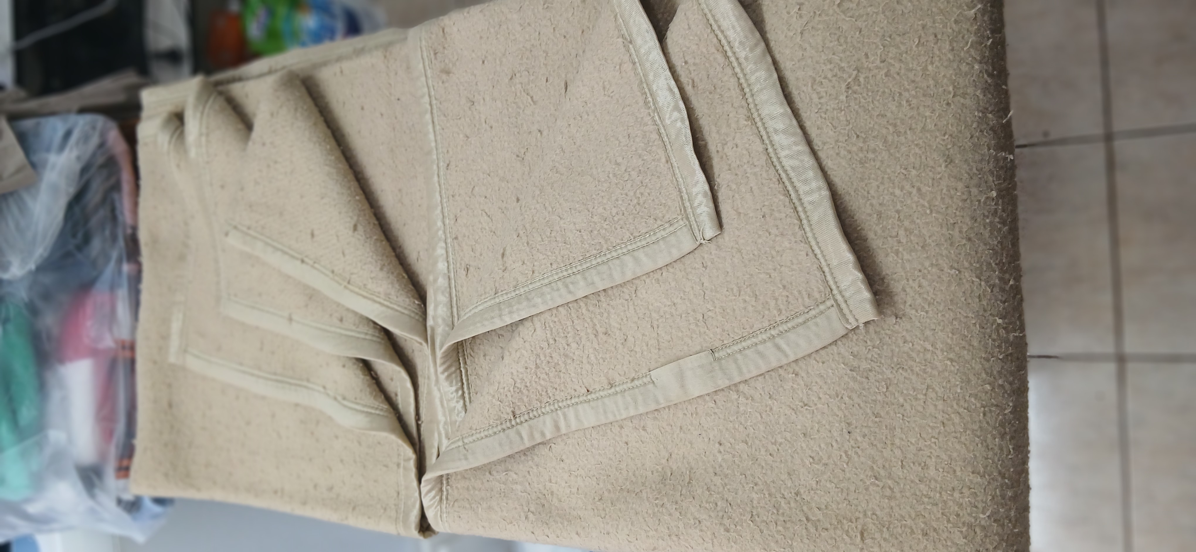 Frazada de algodón beiege usado - lavado