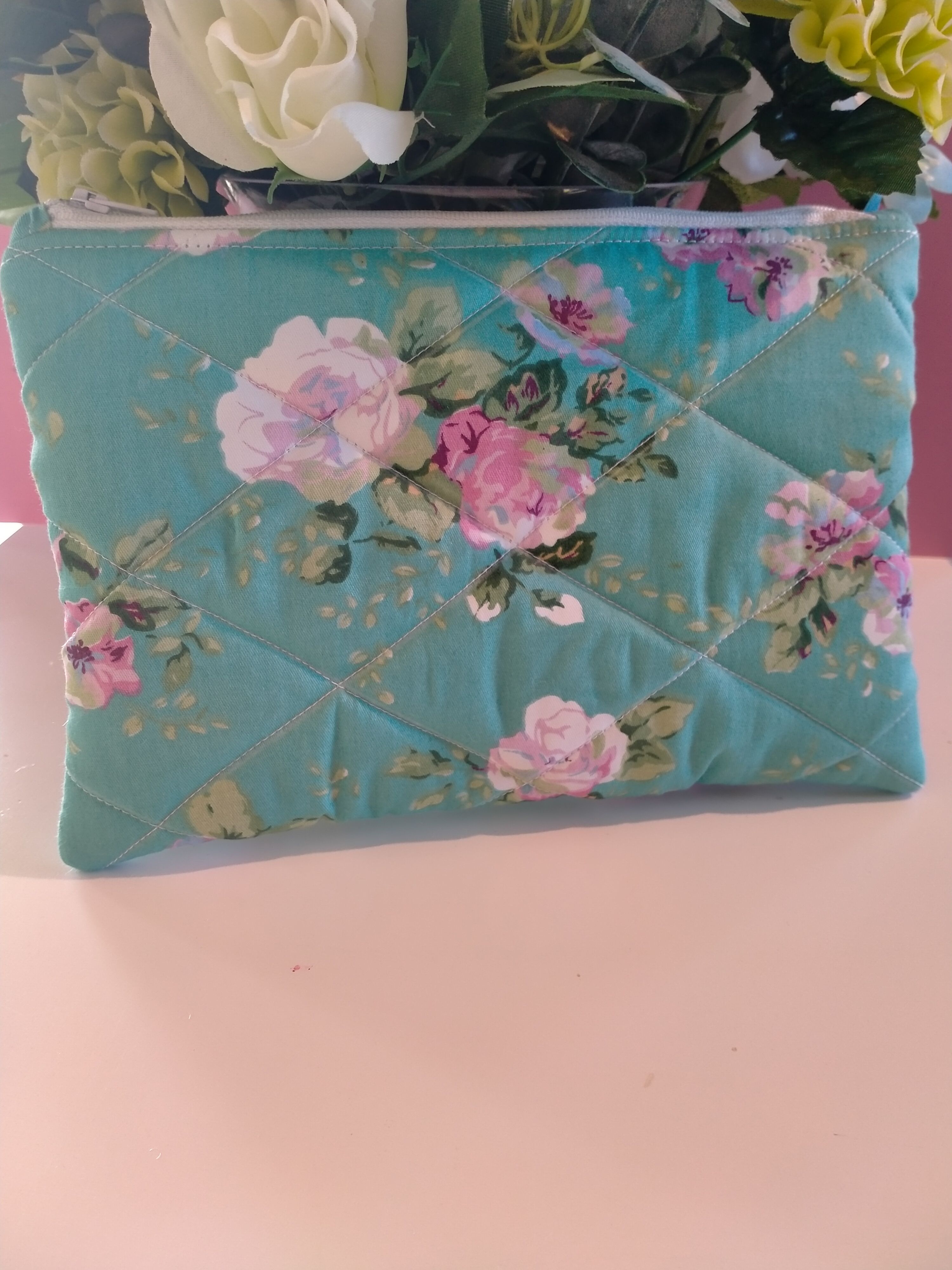 Quilt style makeup bag - Green with large roses
