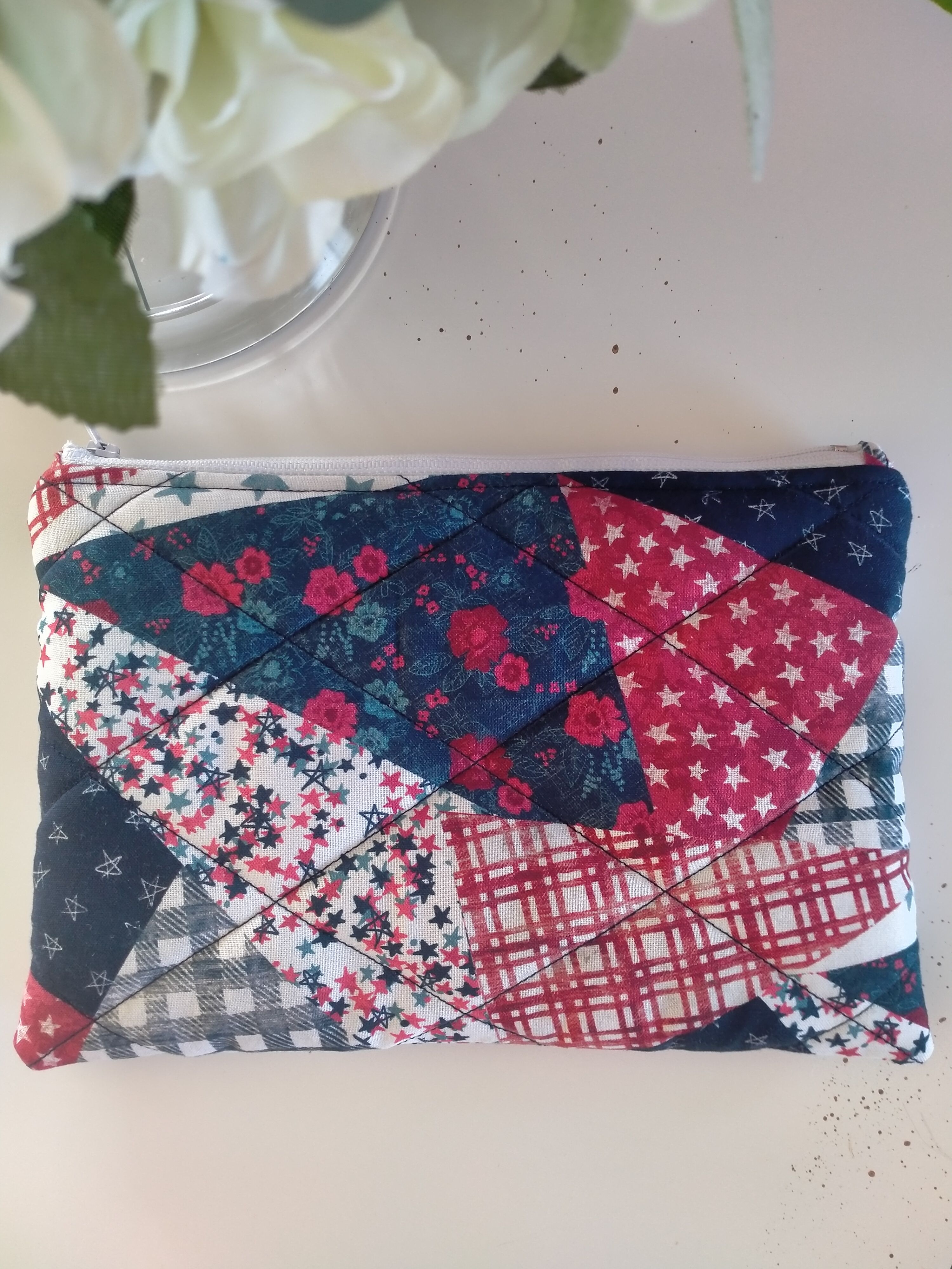 White/blue/red - Quilt style makeup bag
