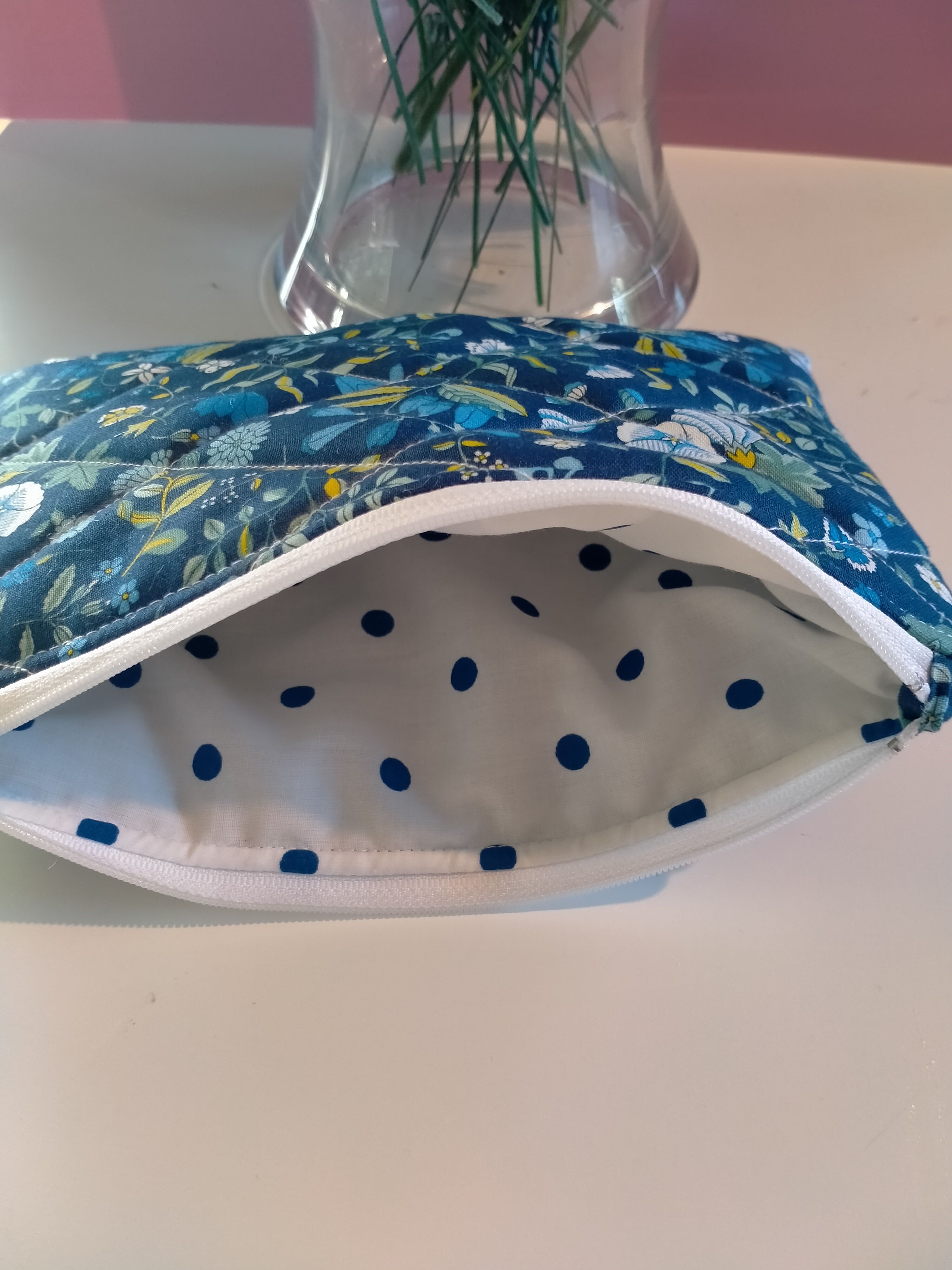  Blue wild flower - Quilt style makeup bag
