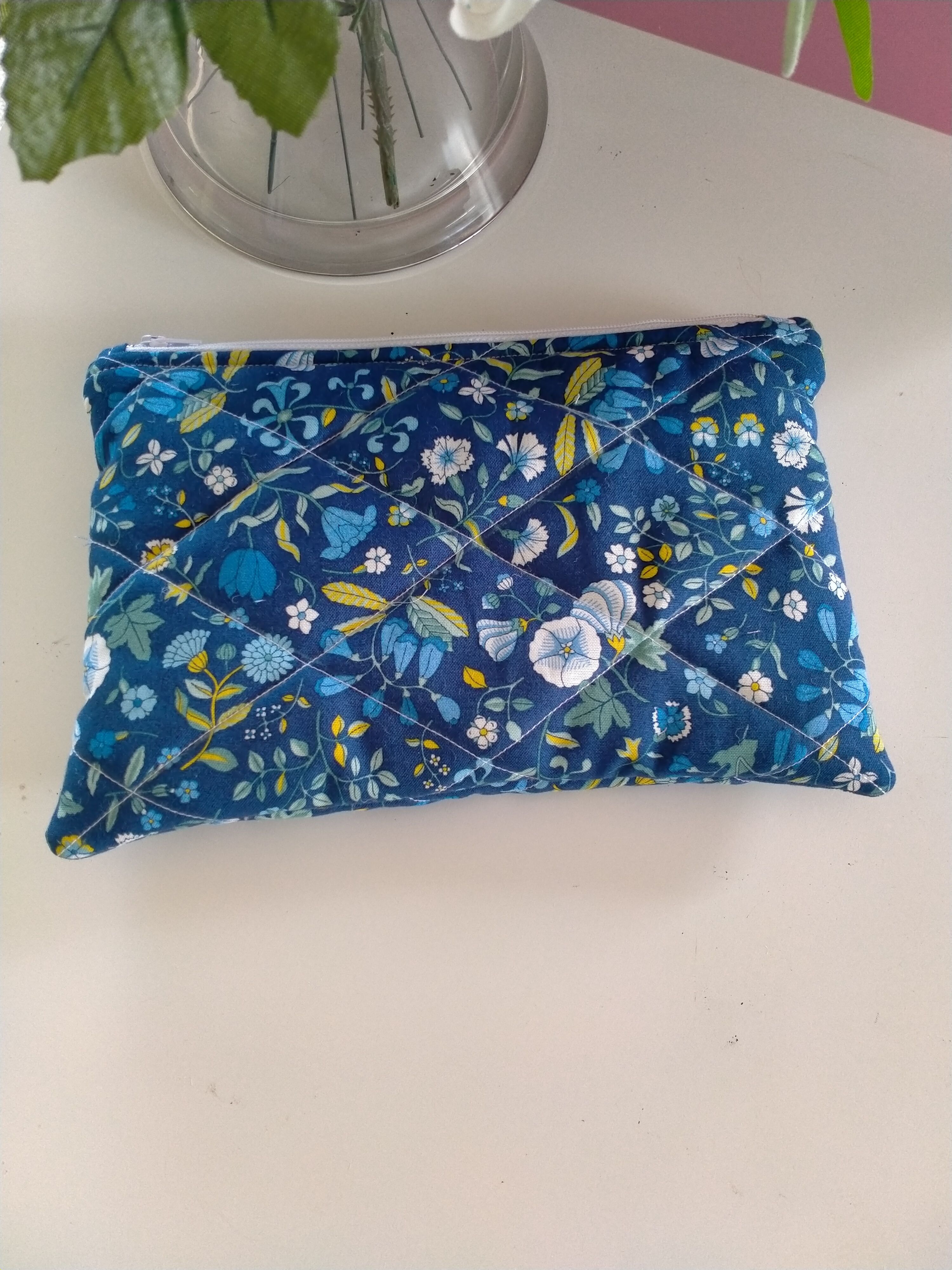  Blue wild flower - Quilt style makeup bag
