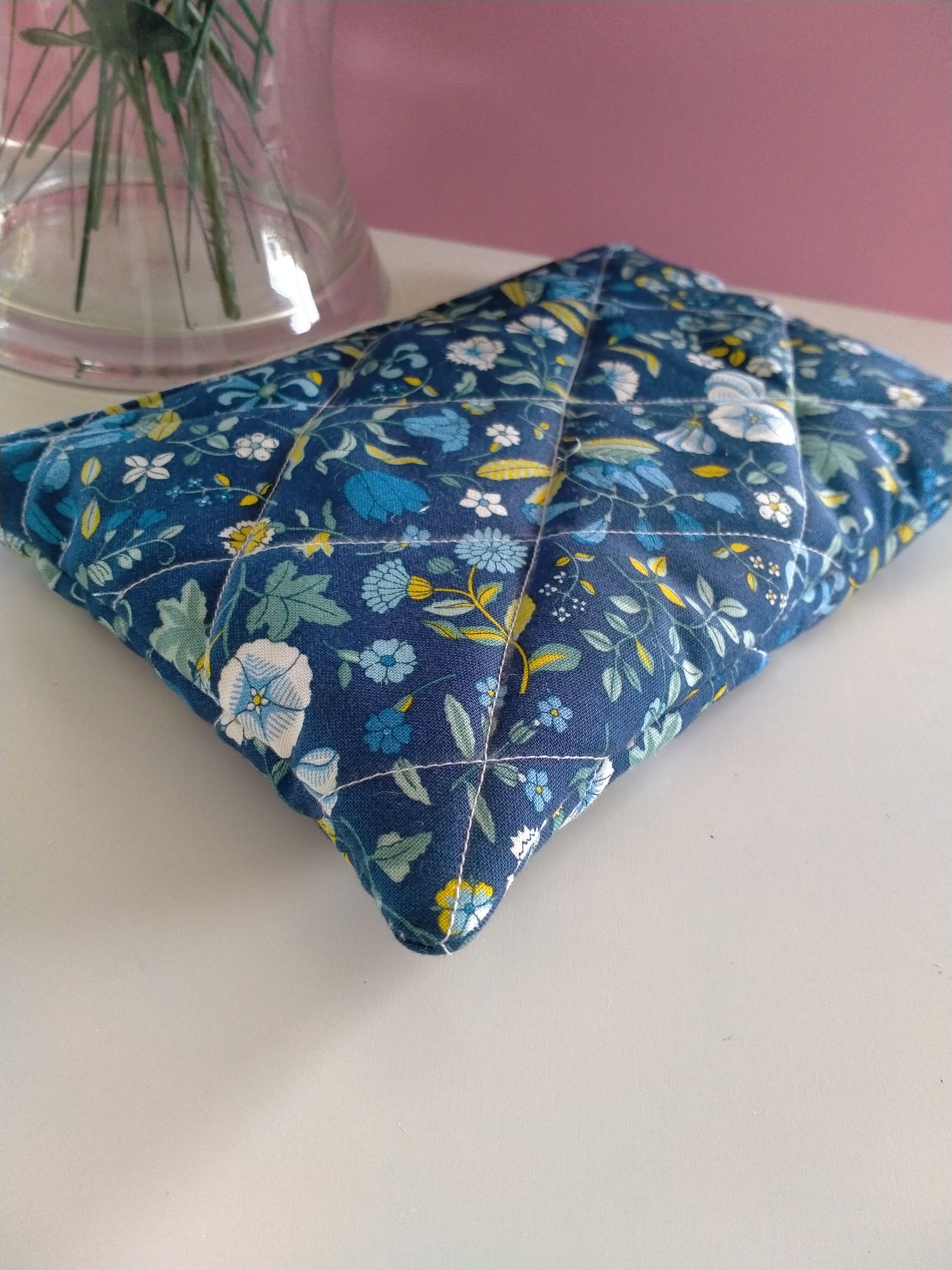  Blue wild flower - Quilt style makeup bag