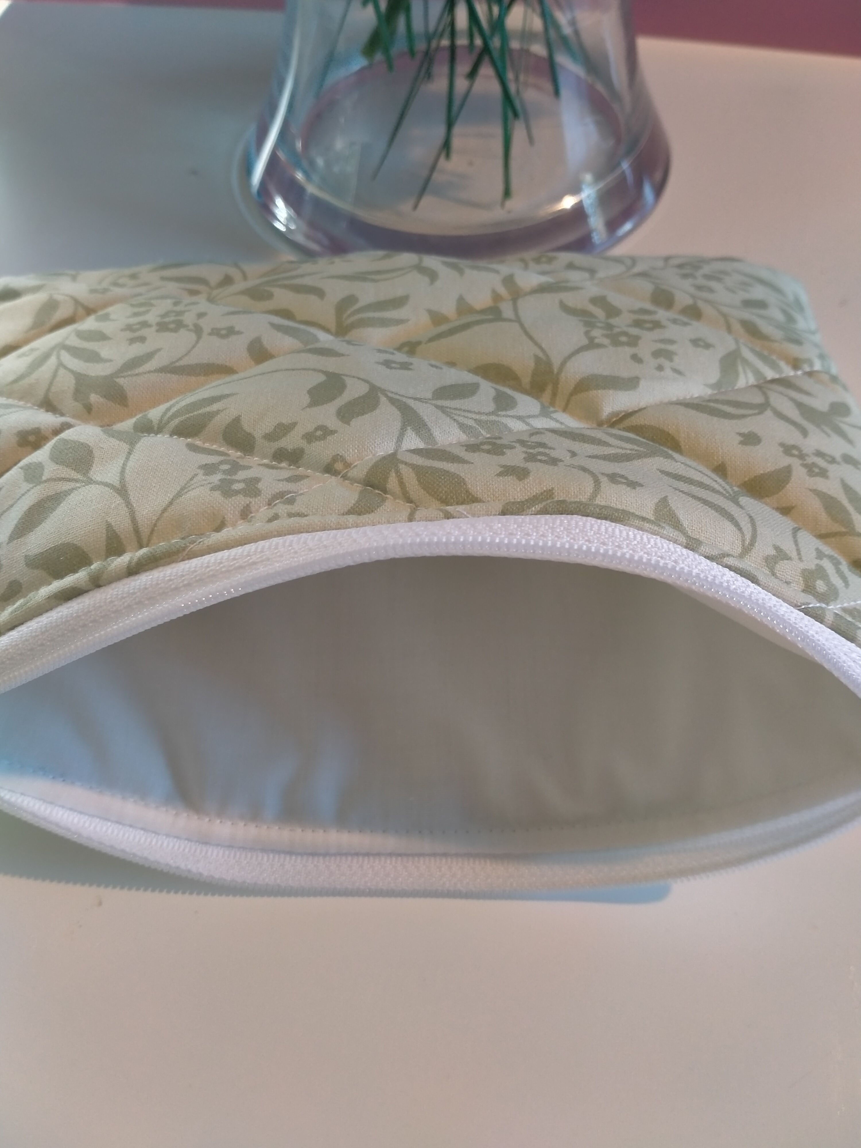 Quilt style makeup bag - Naturally green