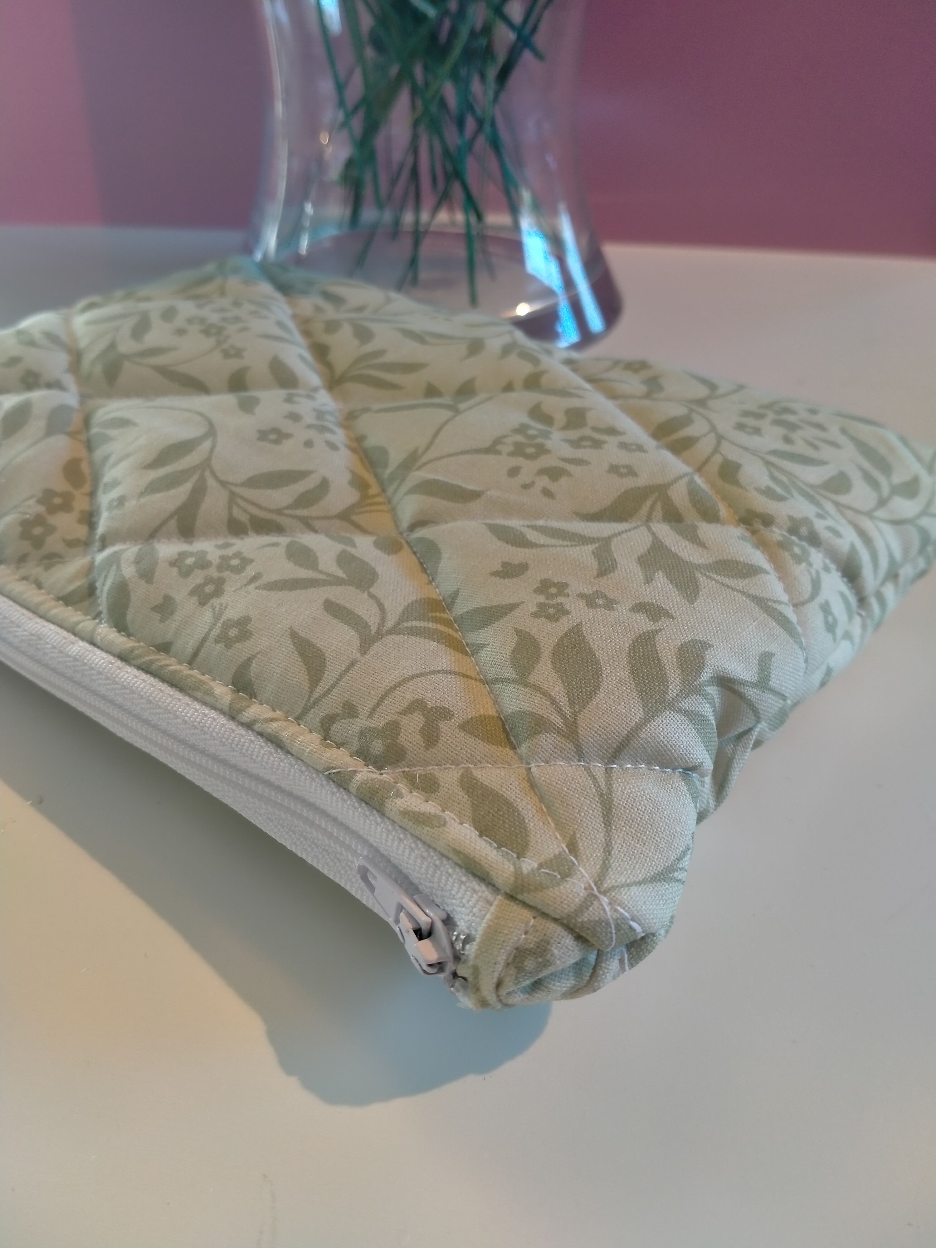 Quilt style makeup bag - Naturally green